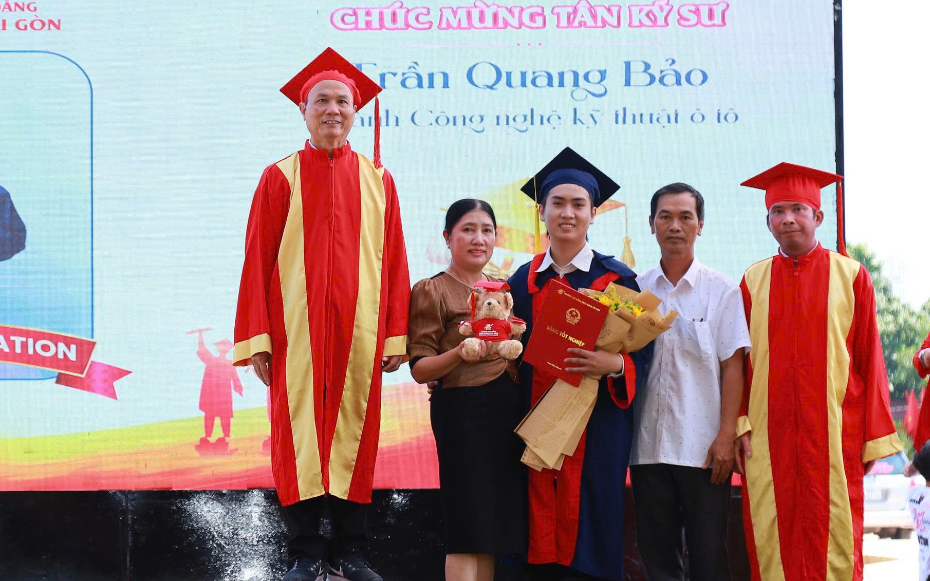 Thành công lớn nhất là trở thành niềm tự hào của cha mẹ