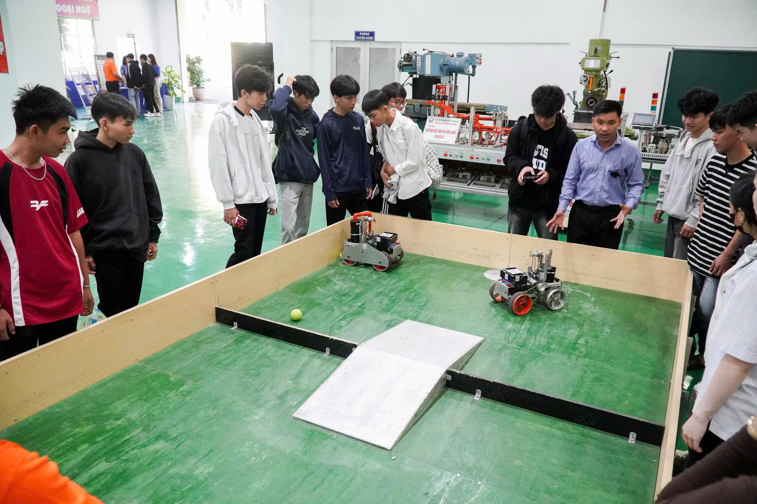 Đã có dự thảo quy định tiêu chuẩn giáo viên dạy trung học nghề - Ảnh 1.