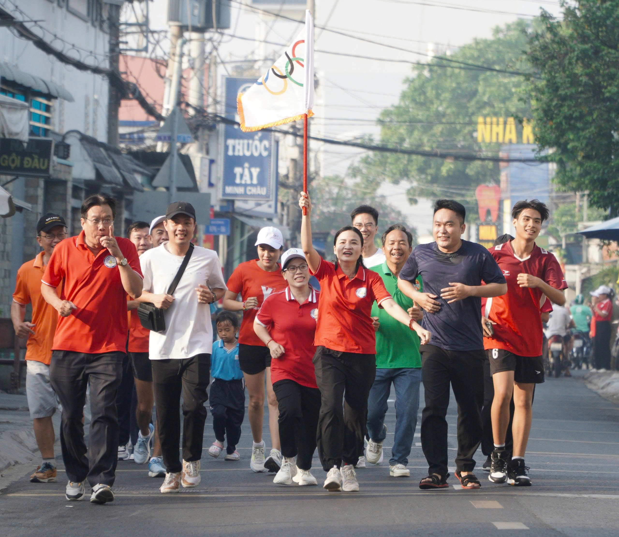 Hơn 600 học sinh, sinh viên xã Hóc Môn "tiếp lửa" Ngày chạy Olympic 2026 - Ảnh 2.