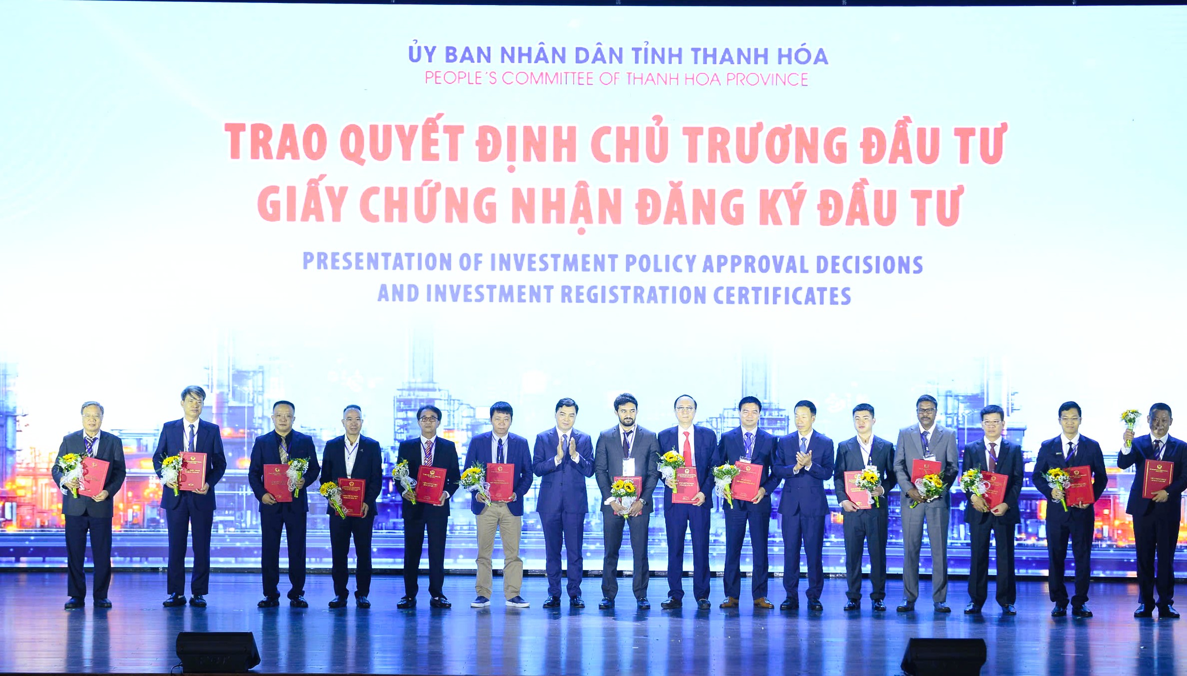 Thanh H&oacute;a trao quyết định đầu tư, bi&ecirc;n bản ghi nhớ cho 42 dự &aacute;n trị gi&aacute; gần 4 tỉ USD - Ảnh 2.