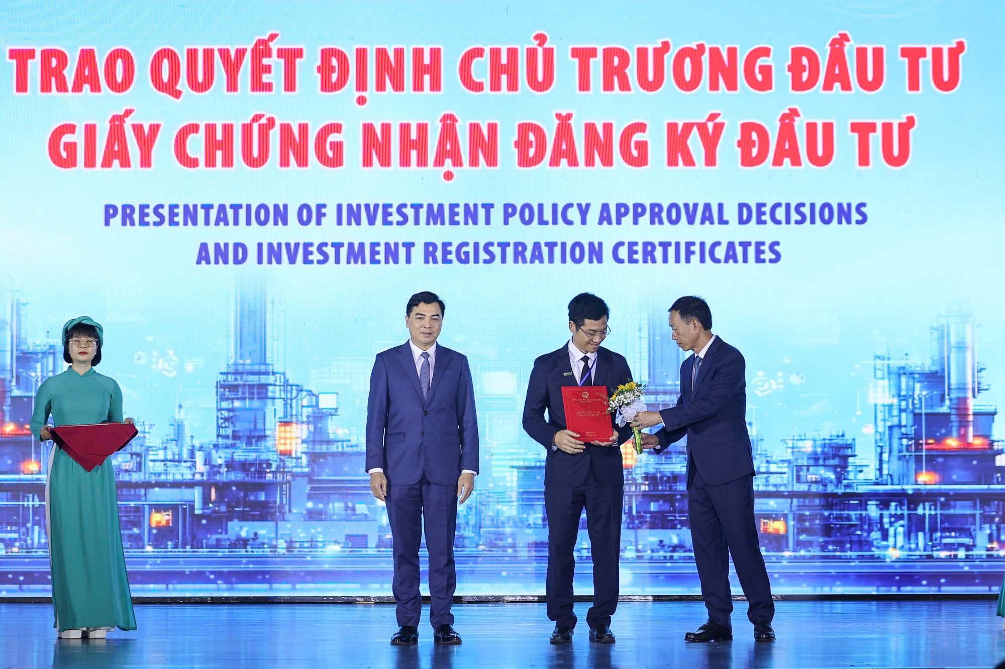 Thanh H&oacute;a trao quyết định đầu tư, bi&ecirc;n bản ghi nhớ cho 42 dự &aacute;n trị gi&aacute; gần 4 tỉ USD - Ảnh 3.