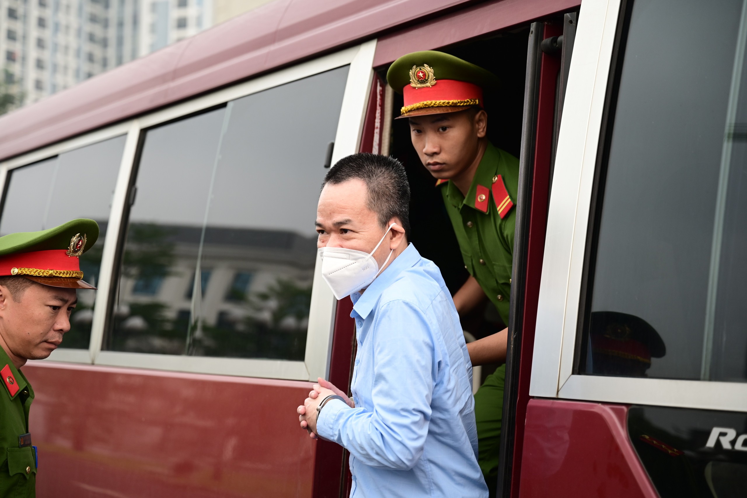 Cựu Thứ trưởng Hoàng Văn Thắng hầu tòa vì tội nhận hối lộ gây thiệt hại lớn - Ảnh 5.