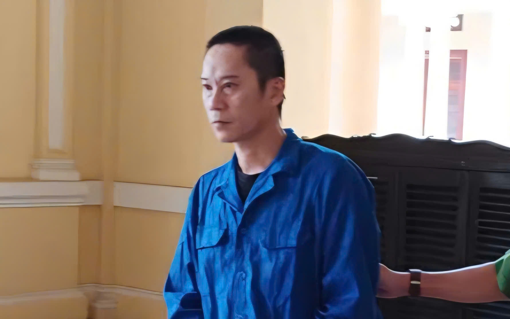 Gã đàn ông đốn mạt xâm hại trẻ tại phòng trọ