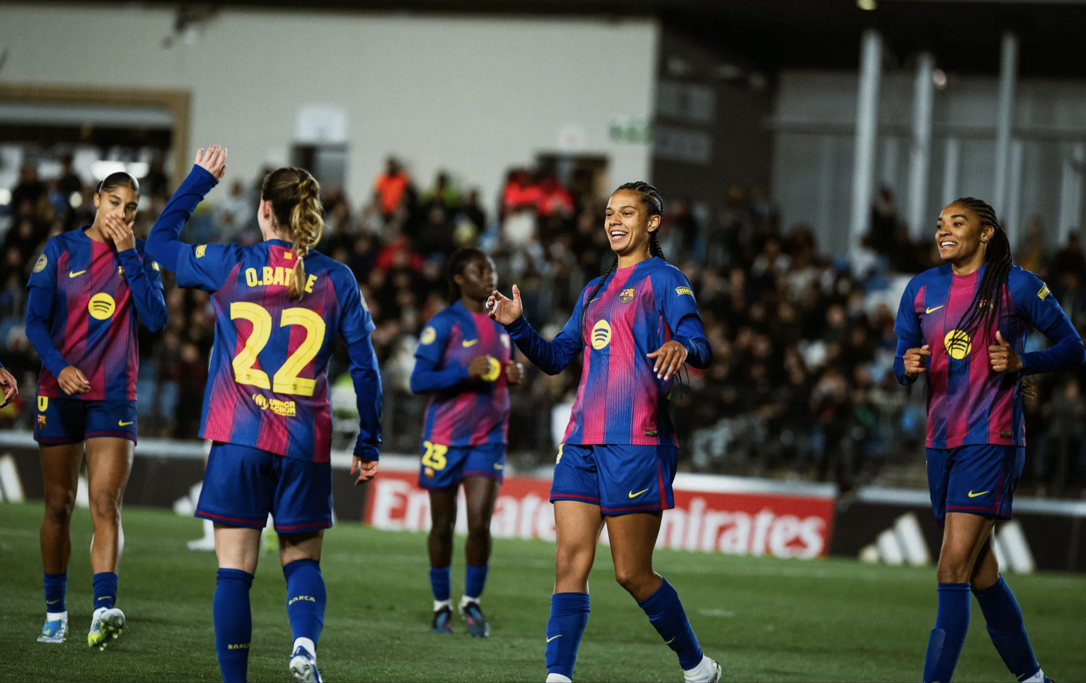 Barcelona đè bẹp Real Madrid trận "siêu kinh điển", tiến sát ngôi vô địch nữ Liga - Ảnh 1.