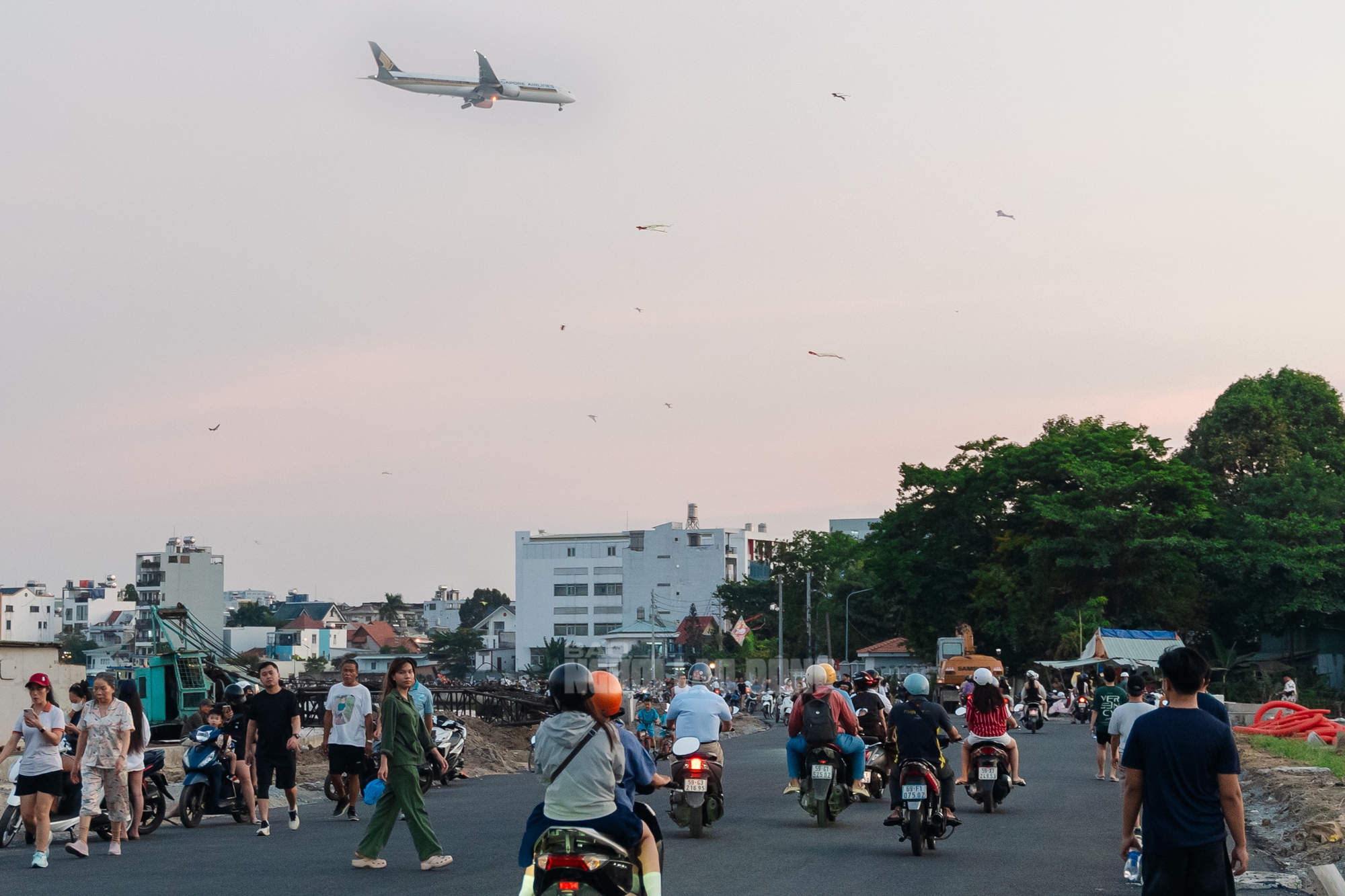VIDEO: "Biển Gò Vấp” hút khách, tiềm ẩn nhiều nguy cơ mất an toàn - Ảnh 7.