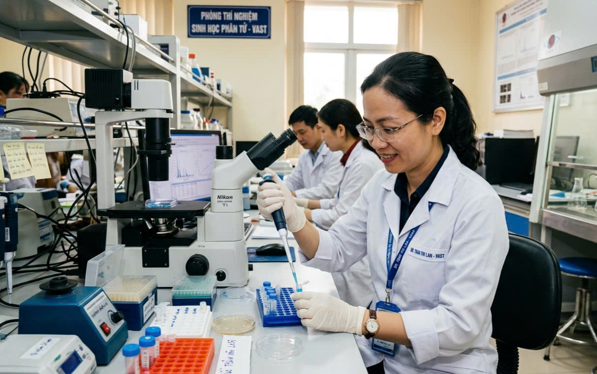 Đối tượng nào được ký hợp đồng lao động trong đơn vị sự nghiệp công lập? - Ảnh 1.