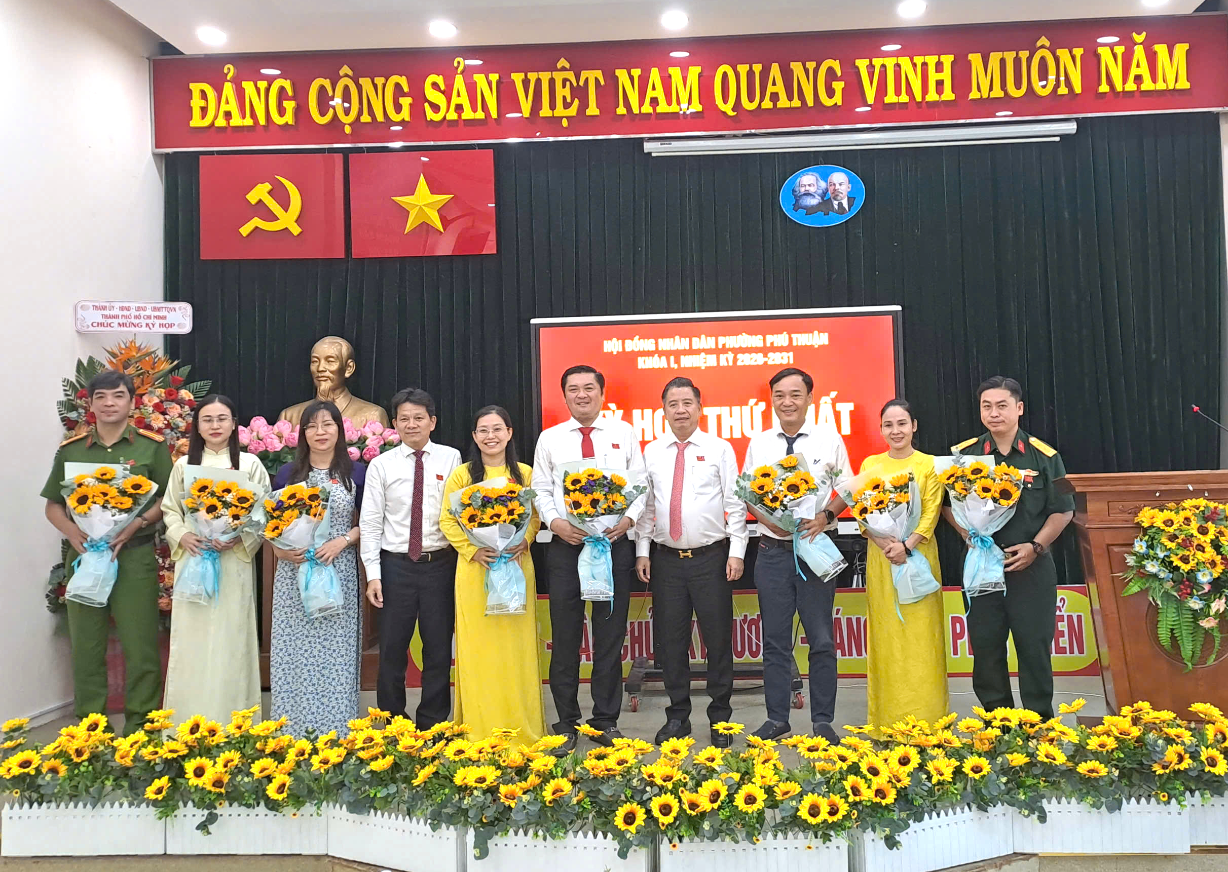 kỳ họp hđnd phường Phú Thuận - Ảnh 6.