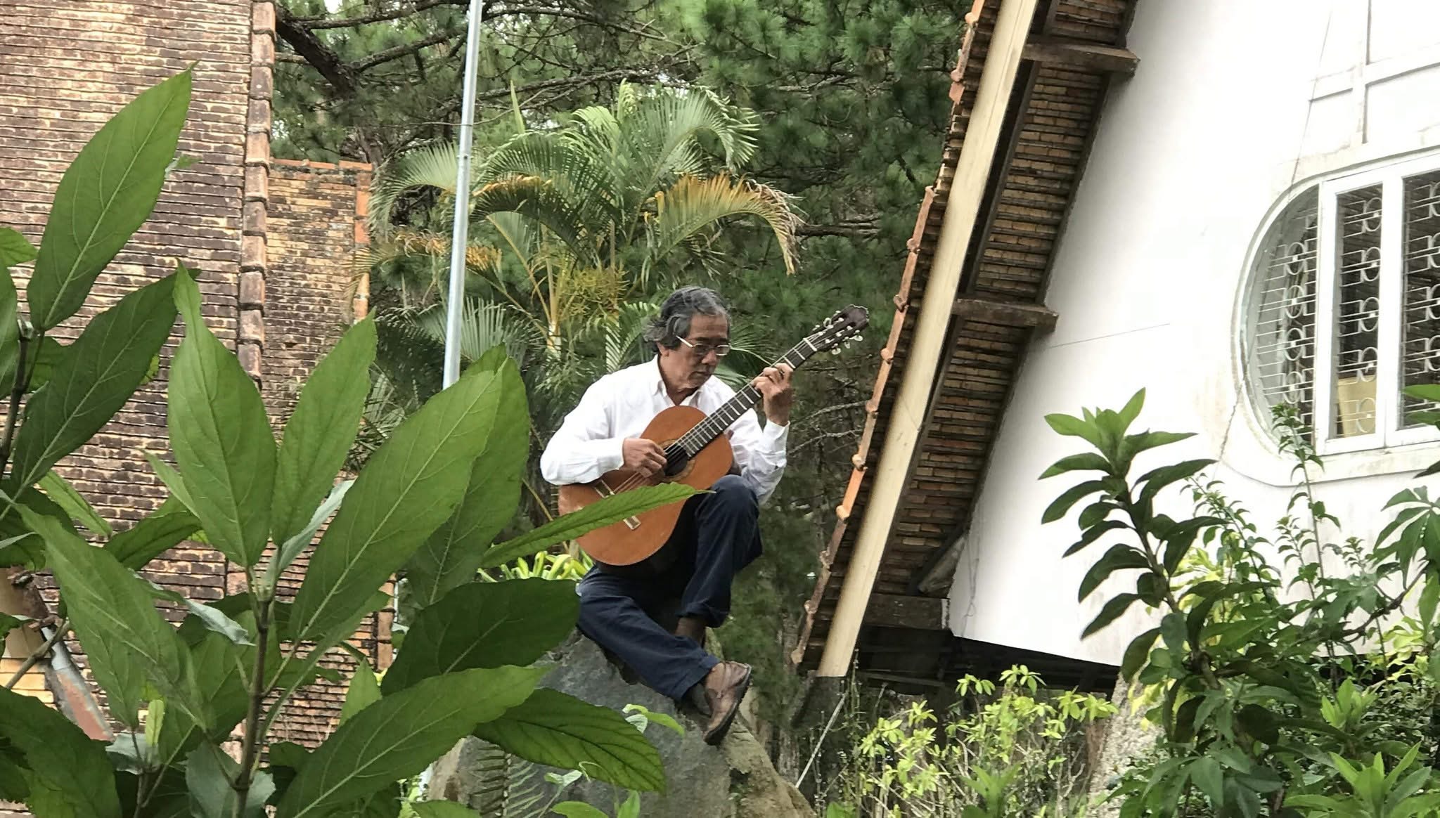 Giọt c&agrave; ph&ecirc; v&agrave; giọt guitar - Ảnh 1.