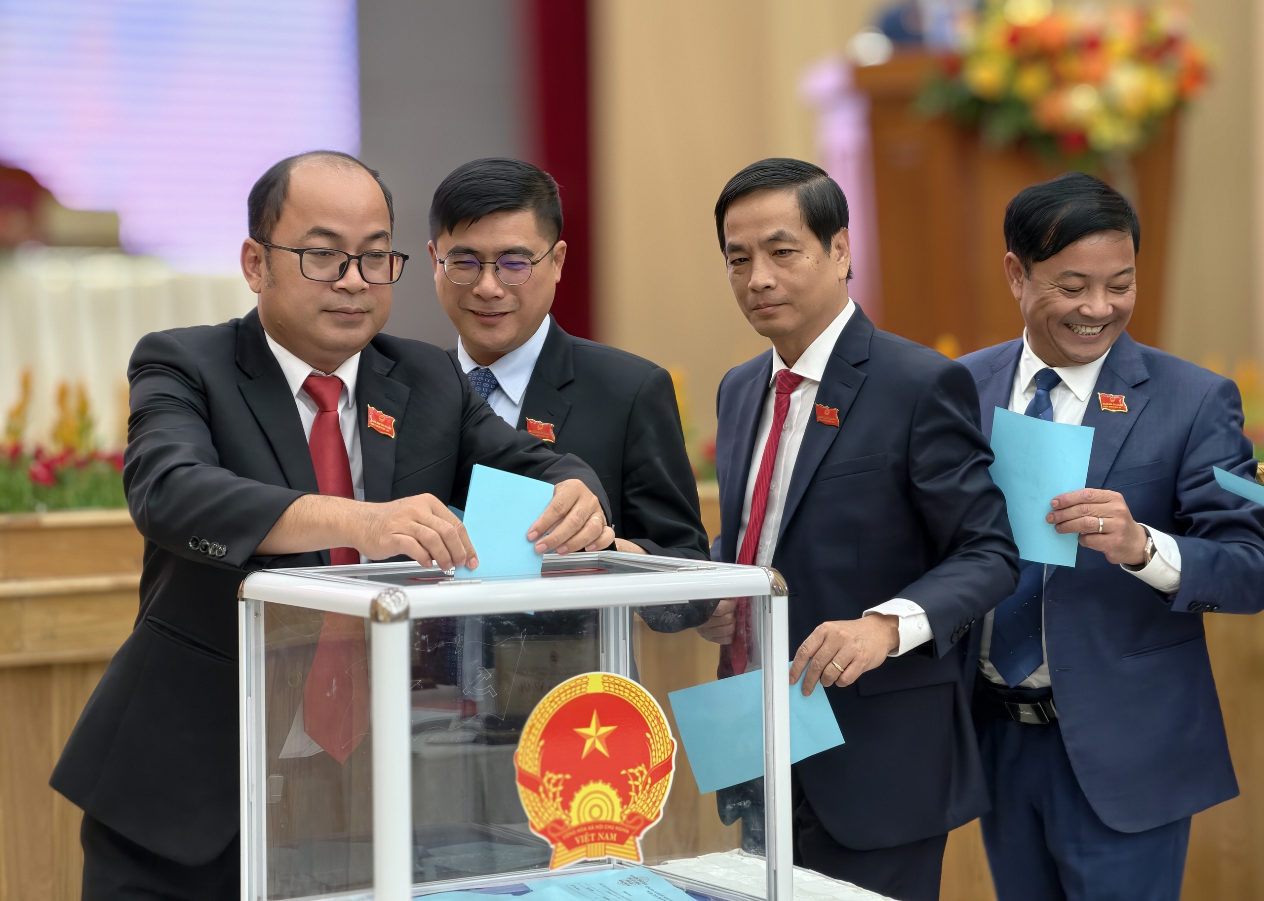 Ông Lưu Văn Trung giữ chức Chủ tịch HĐND tỉnh Lâm Đồng - Ảnh 6.