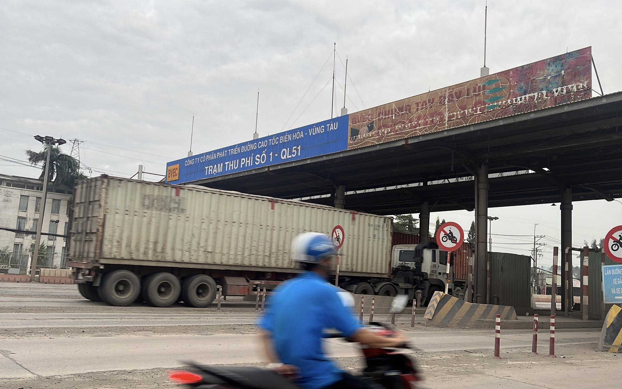 Nhà đầu tư sắp bàn giao 2 trạm thu phí trên Quốc lộ 51 để Đồng Nai tháo dỡ - Ảnh 2.