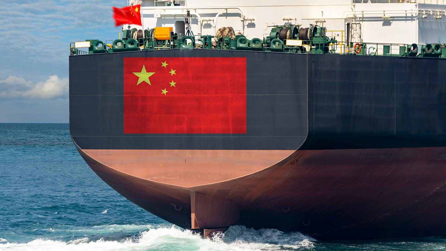 Sau cú quay đầu, siêu tàu Trung Quốc bất ngờ vượt qua Hormuz - Ảnh 1.
