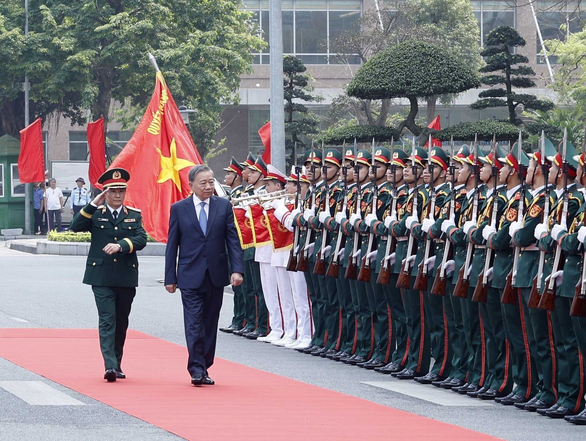 Tổng B&iacute; thư T&ocirc; L&acirc;m nhấn mạnh n&acirc;ng cao chất lượng điều trị tại Bệnh viện Trung ương Qu&acirc;n đội 108 - Ảnh 1.