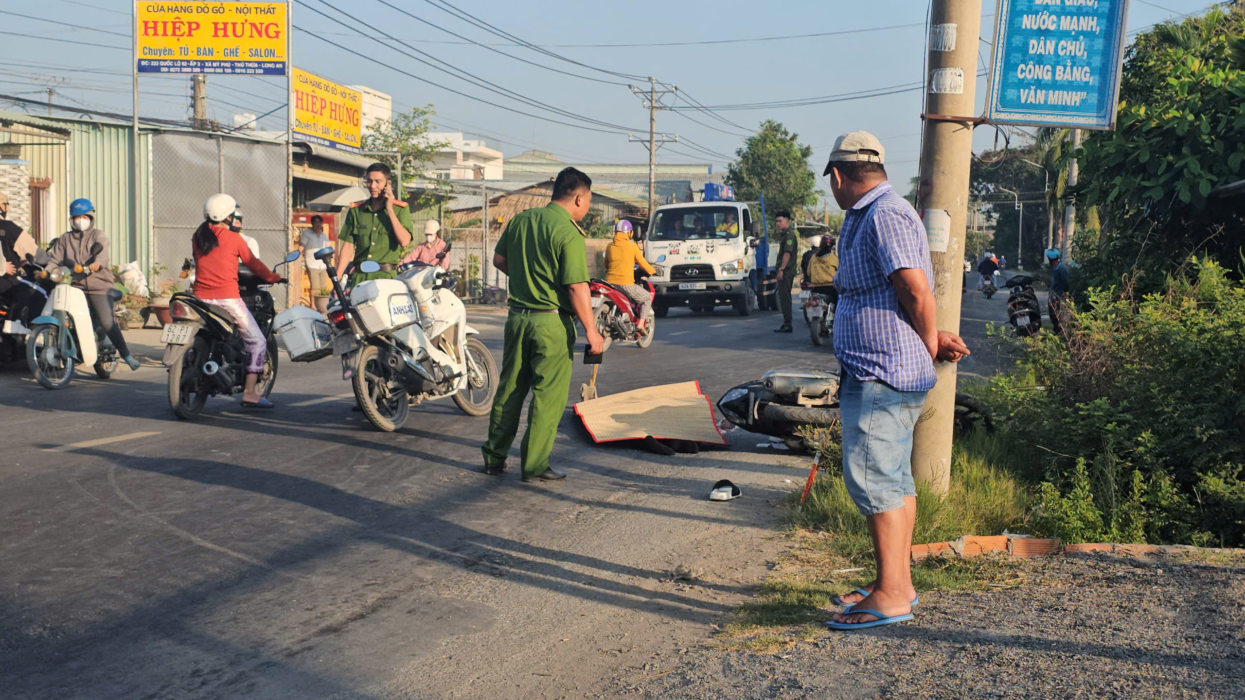 Va chạm giao th&ocirc;ng nghi&ecirc;m trọng ở T&acirc;y Ninh khiến một người tử vong - Ảnh 1.