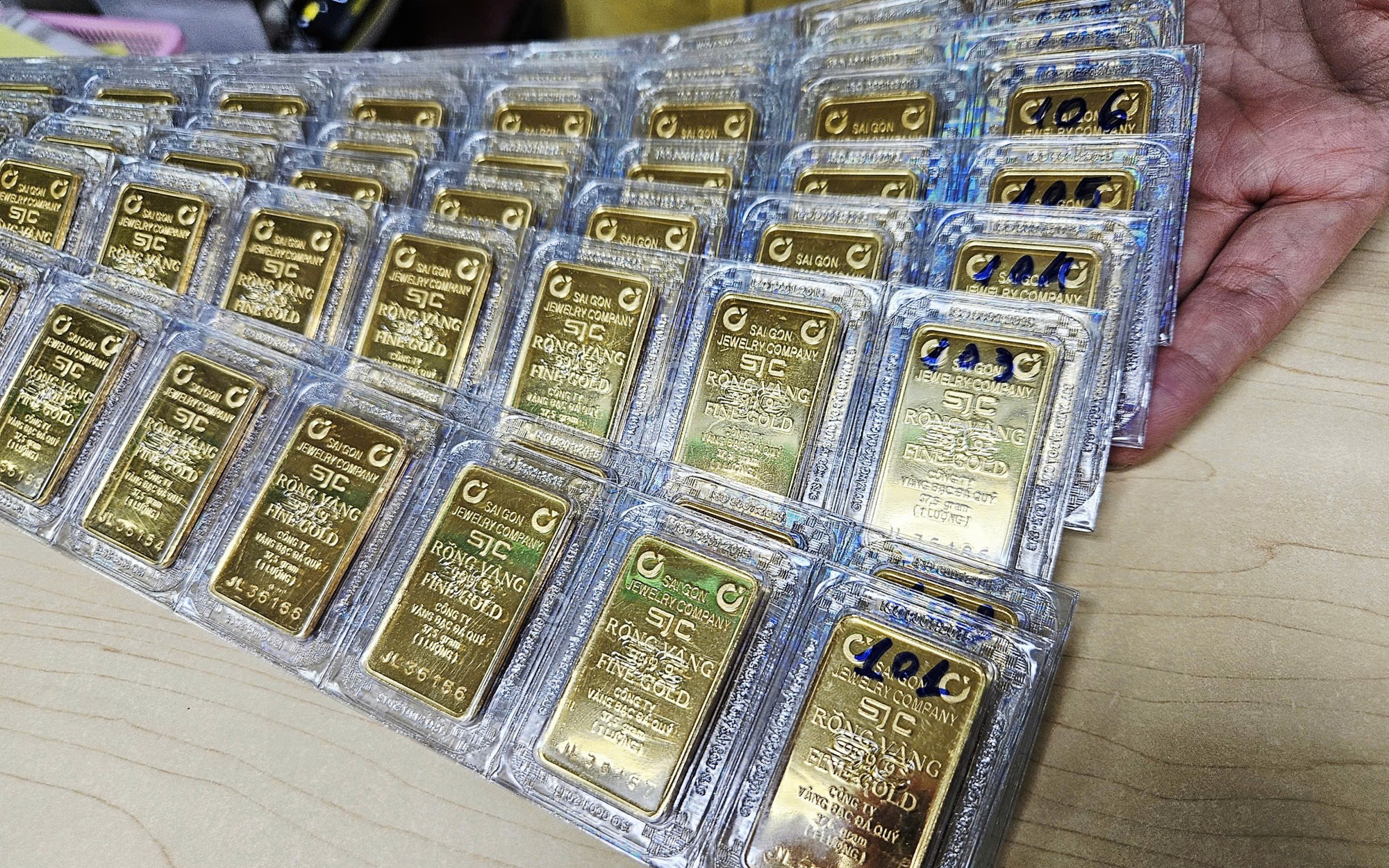 Gi&aacute; v&agrave;ng SJC tăng nhanh v&agrave;o Cuối ng&agrave;y 30 - 3 , ghi nhận mức tăng 2 , 4 triệu đồng / lượng - Ảnh 1.