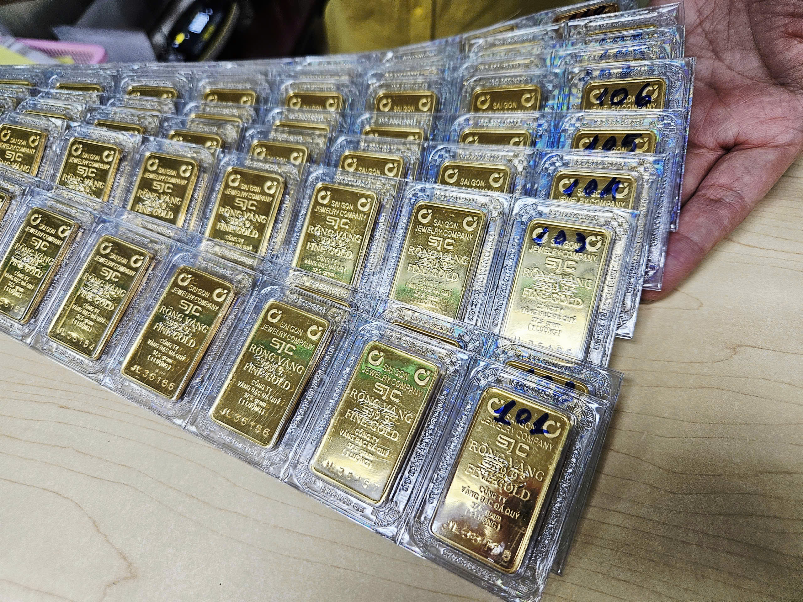 Giá vàng miếng SJC giảm mạnh ngày 23 - 7 , thị trường tác động từ giá thế giới - Ảnh 2.