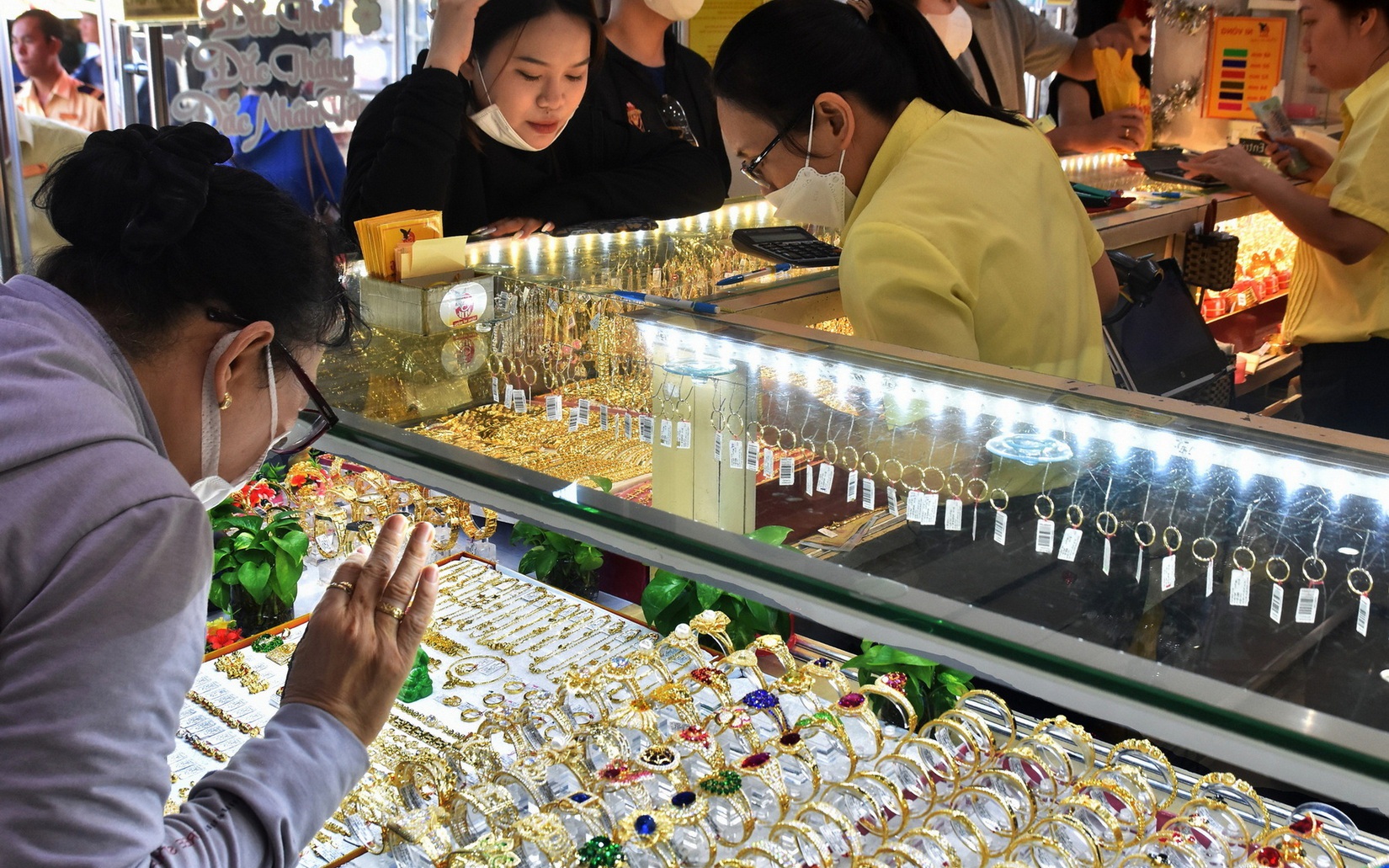 Giá vàng hôm nay, 31-3: Tiếp tục biến động