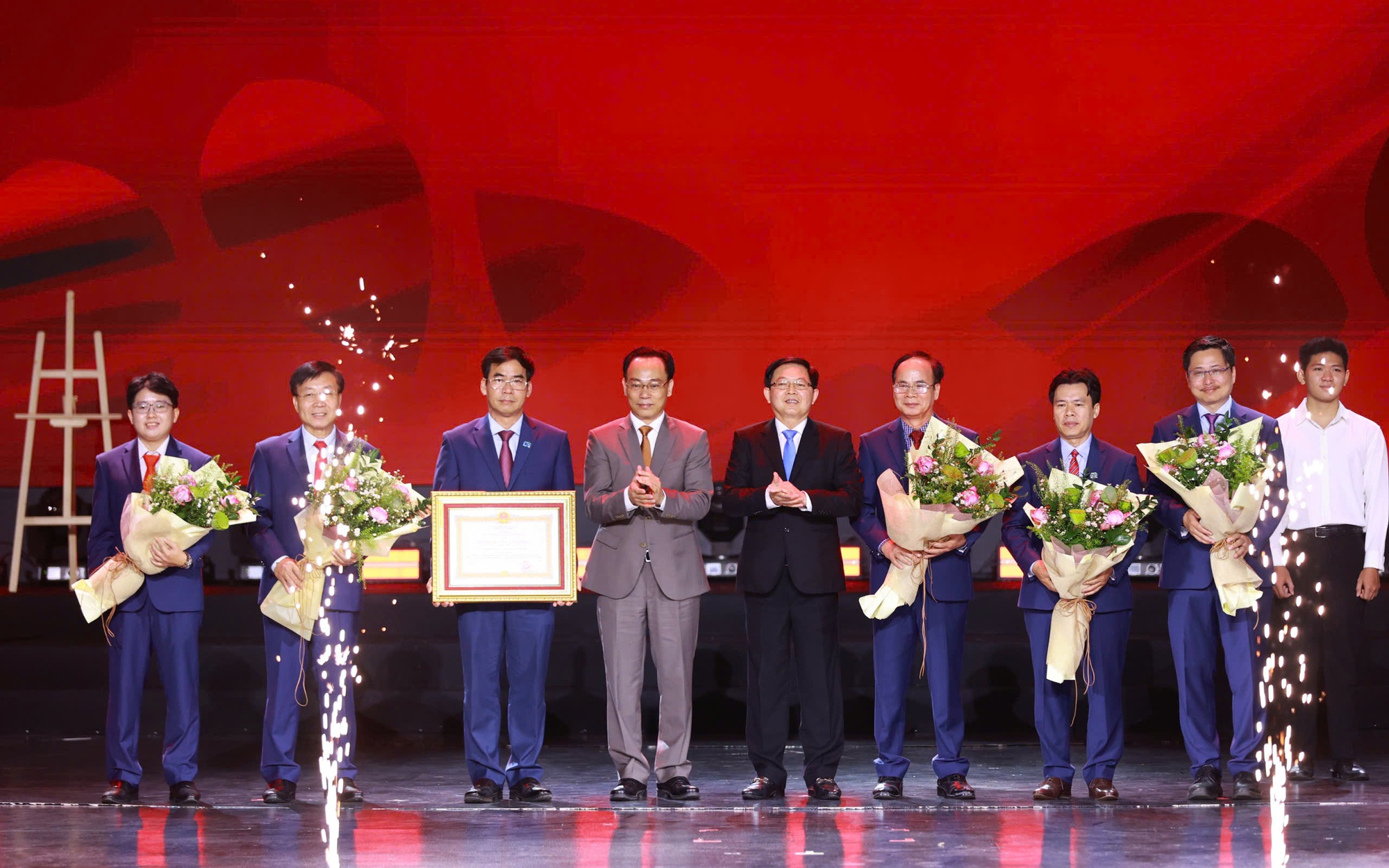 Trường ĐH Luật TPHCM nhận Huân chương Lao động hạng Nhì