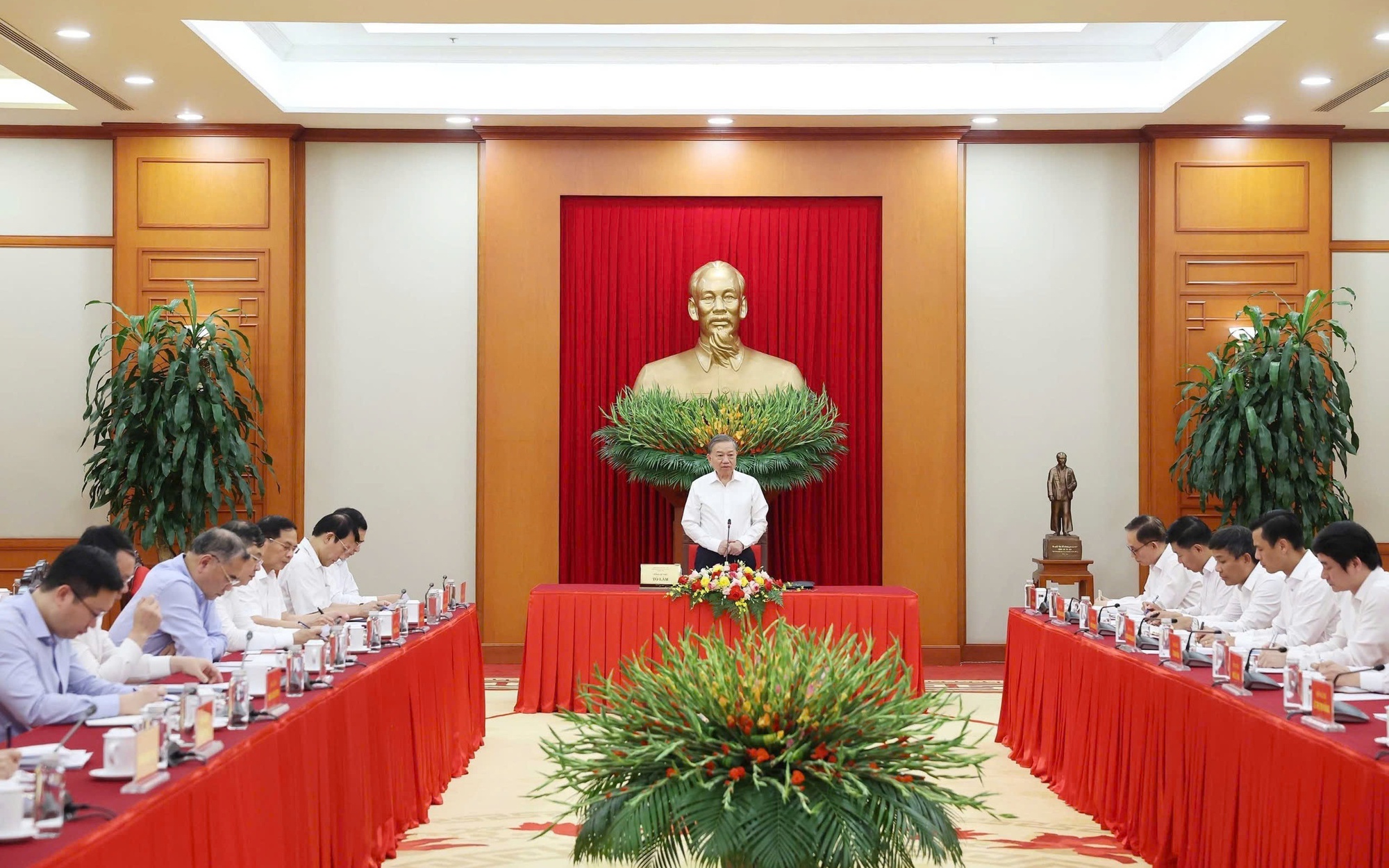 Hiện thực hóa khát vọng phát triển đất nước: "Lá chắn kép" bảo đảm phát triển