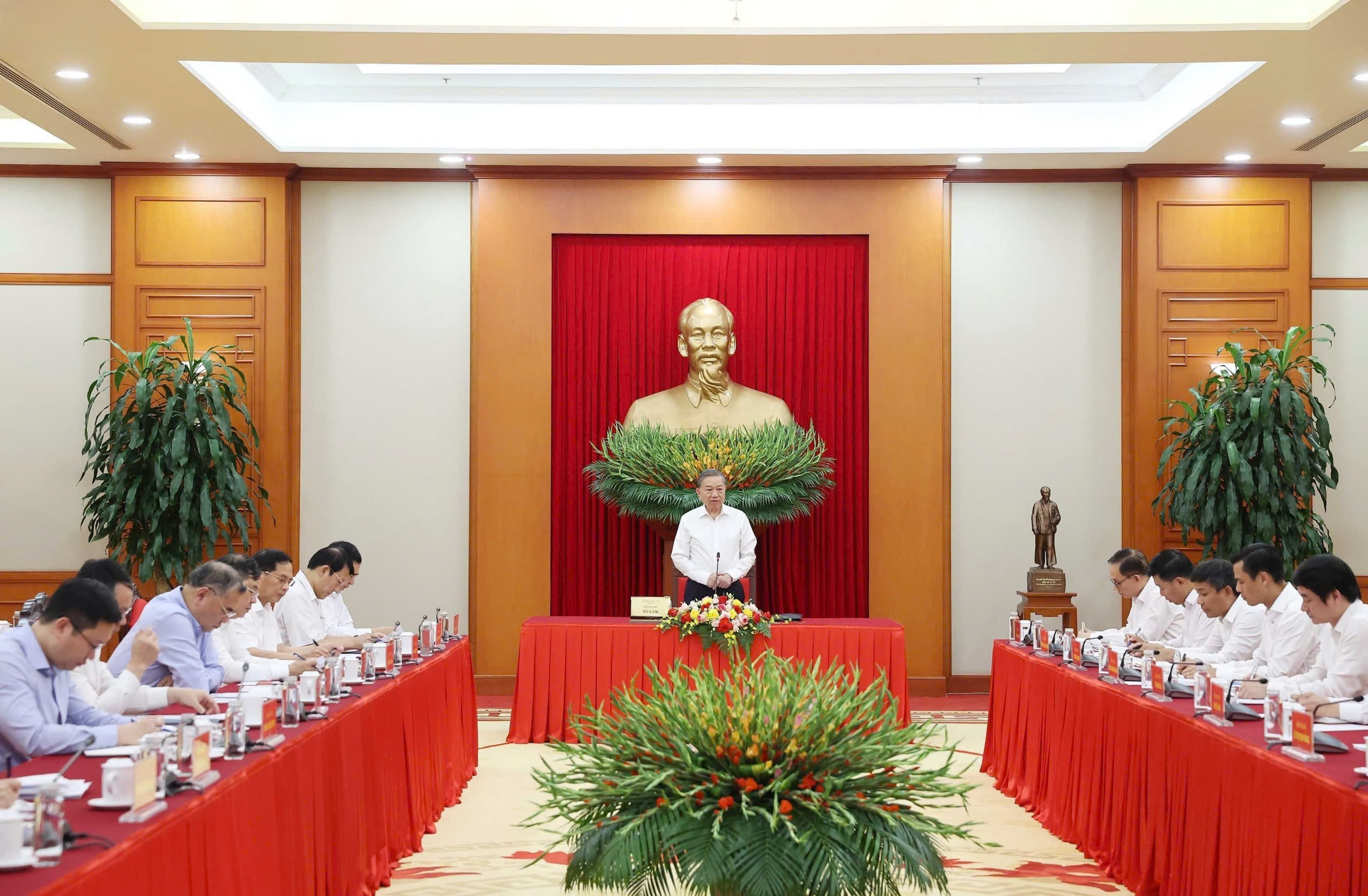 Hiện thực hóa khát vọng phát triển đất nước với lá chắn kép bảo đảm an ninh quốc gia - Ảnh 1.