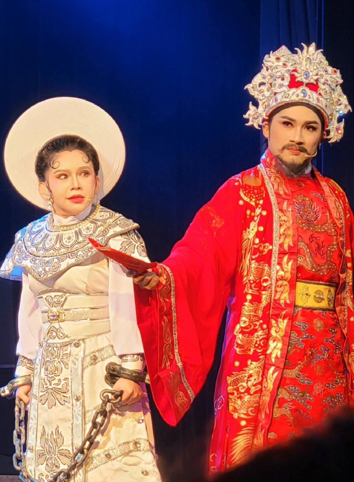 Ngọc Cương nối nghiệp cha &ndash; cố nghệ sĩ Chinh Nh&acirc;n, tiếp lửa cho tuồng cổ Huỳnh Long - Ảnh 1.