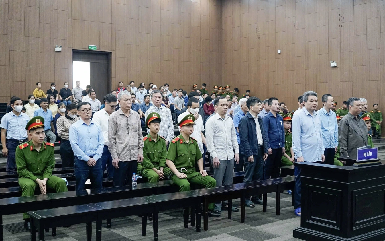 Vụ xét xử cựu Thứ trưởng: Nữ kế toán khóc nức nở "chỉ mong có cơ hội lo cho con"