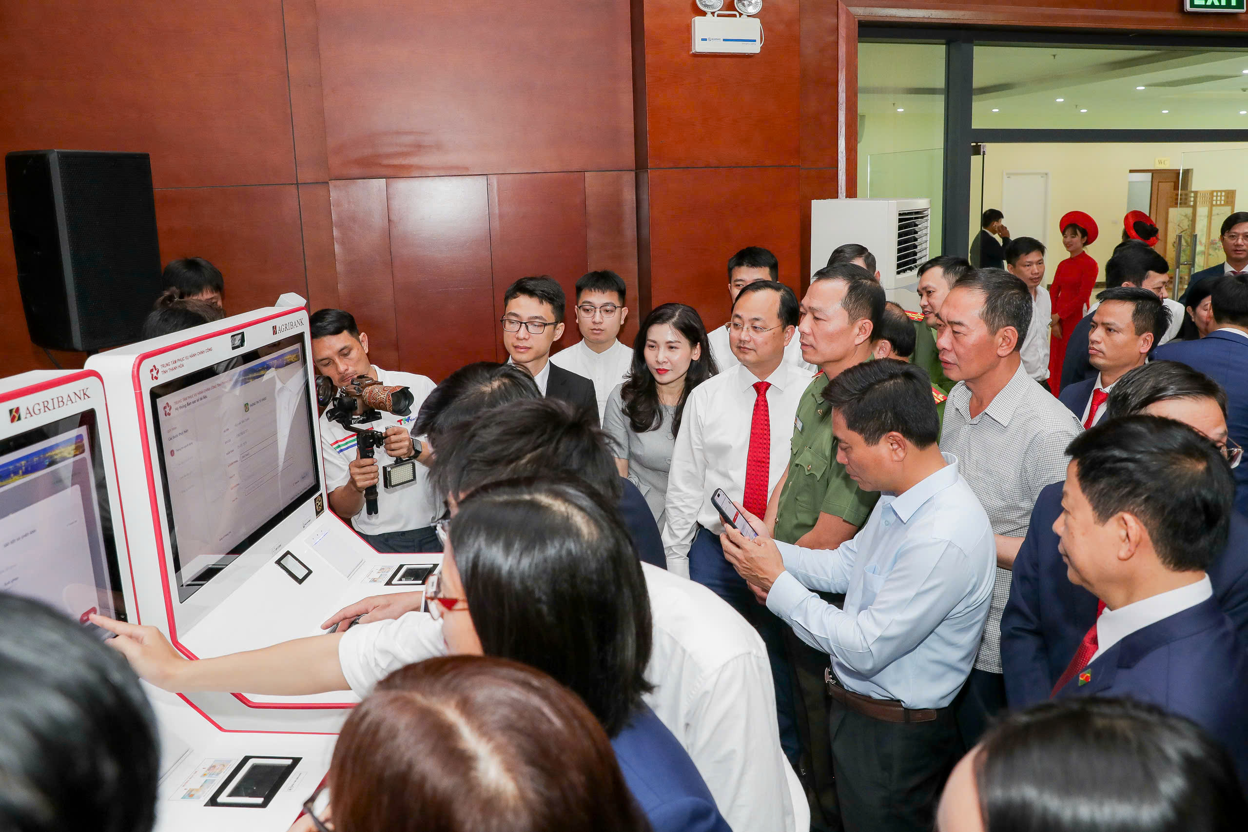 Agribank cùng Thanh Hóa triển khai Kiosk hành chính công thông minh - Ảnh 5.
