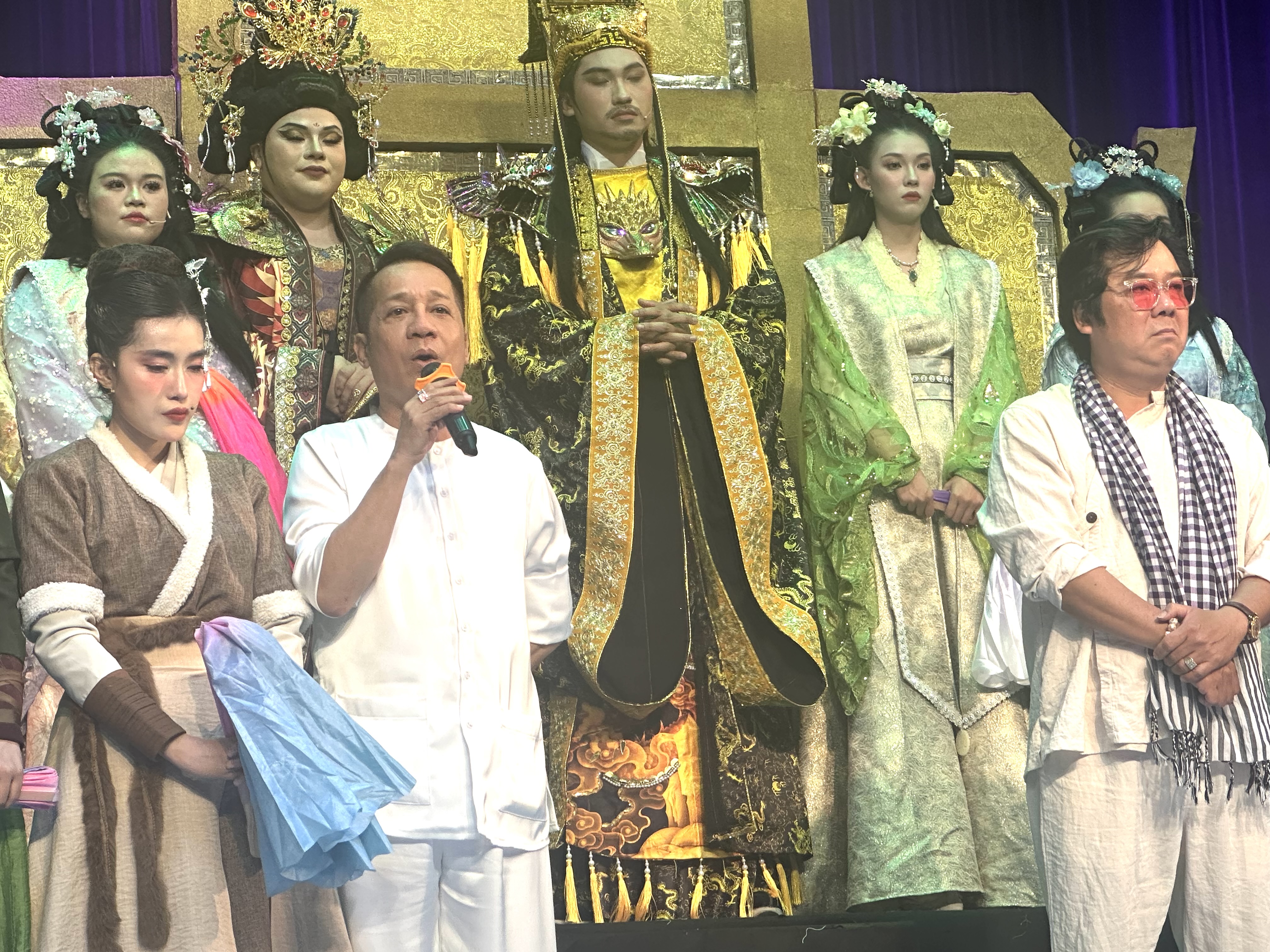 Quản chặt "đầu vào", trả lại chuẩn mực nghệ thuật - Ảnh 1.