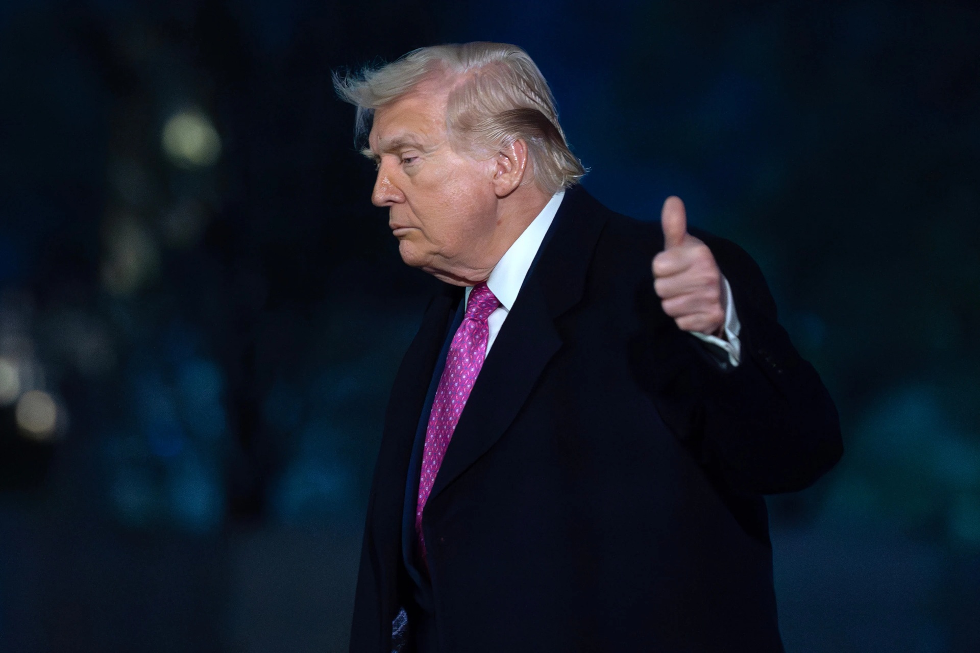 Tổng thống Donald Trump "sẵn s&agrave;ng chấm dứt xung đột m&agrave; kh&ocirc;ng cần mở lại Hormuz"? - Ảnh 1.