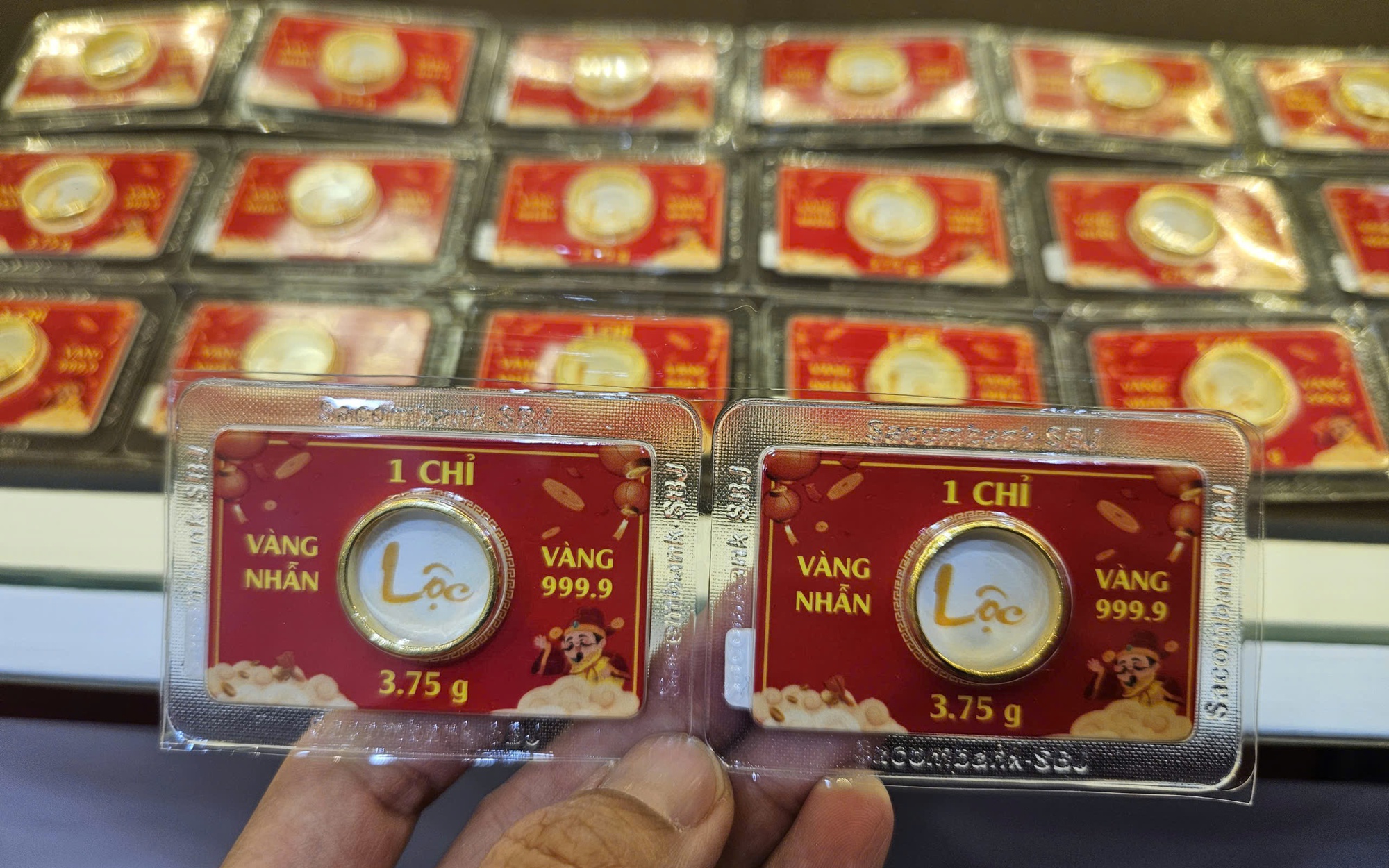 Giá vàng hôm nay 1 - 4 - 2026 tăng mạnh , đạt 178 triệu đồng / lượng - Ảnh 1.