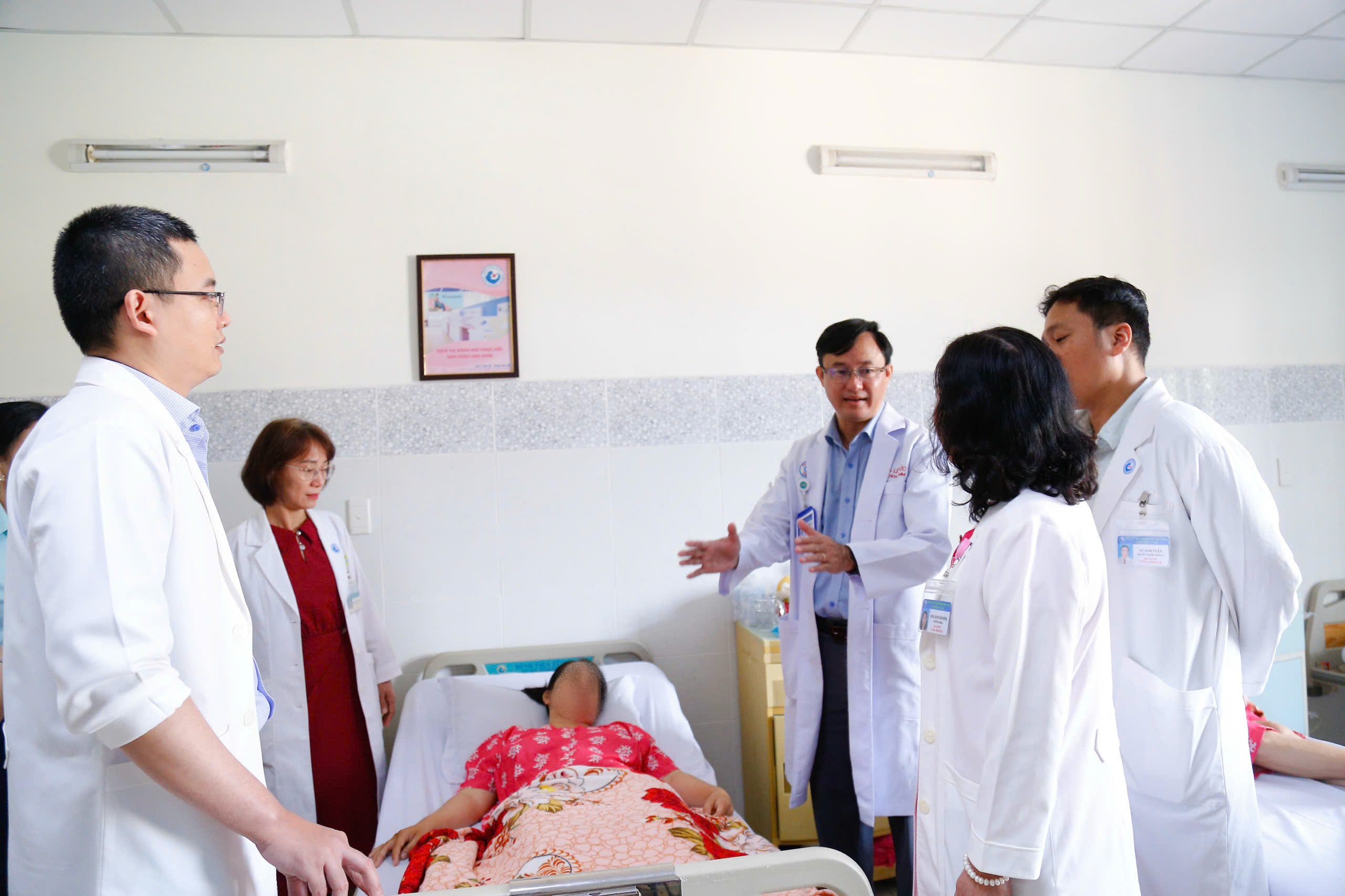 B&aacute;c sĩ 2 bệnh viện hợp lực cứu người phụ nữ bị thai lạc chỗ  - Ảnh 1.