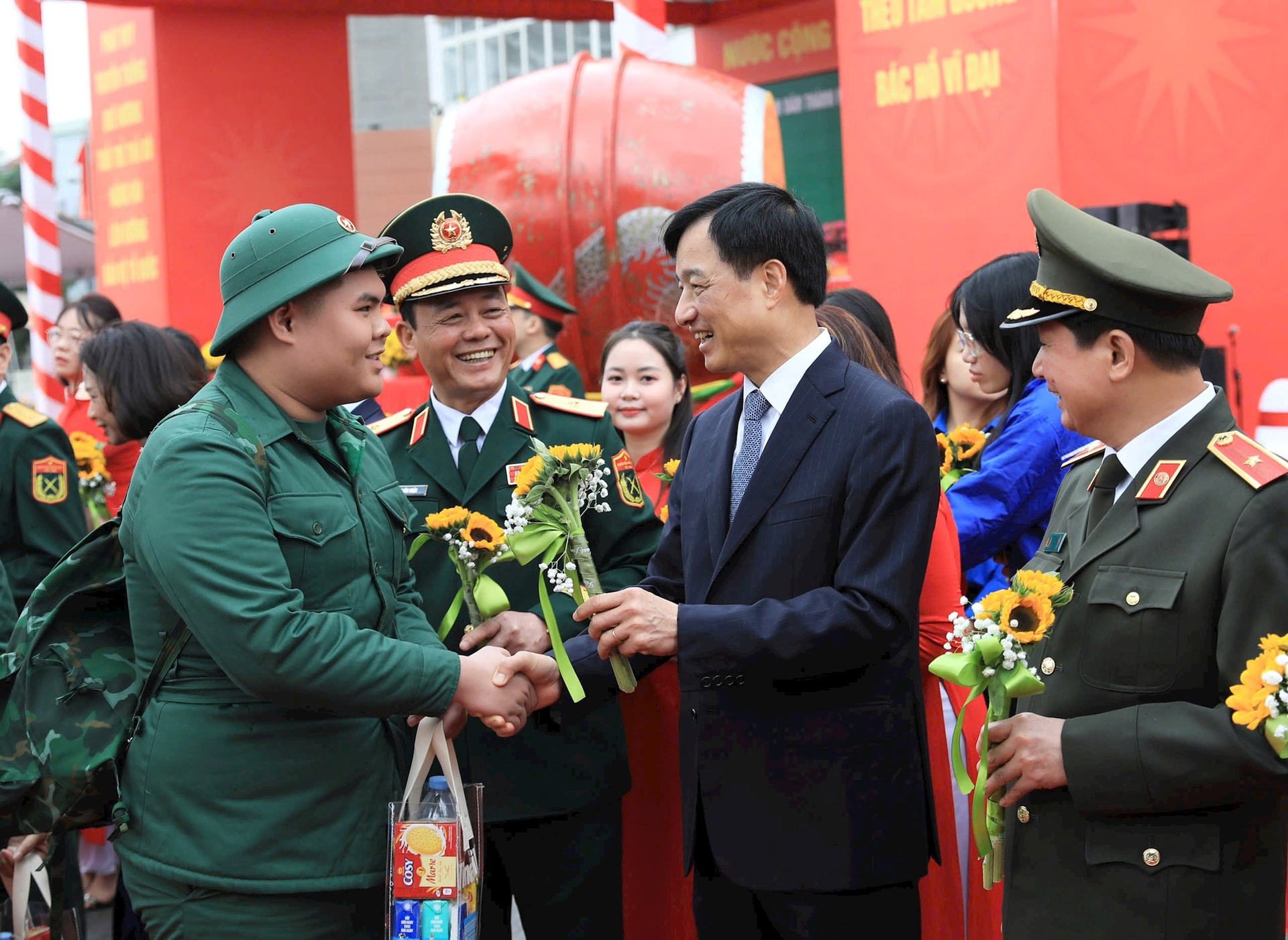 H&agrave; Nội rộn r&agrave;ng ng&agrave;y hội t&ograve;ng qu&acirc;n - Ảnh 3.