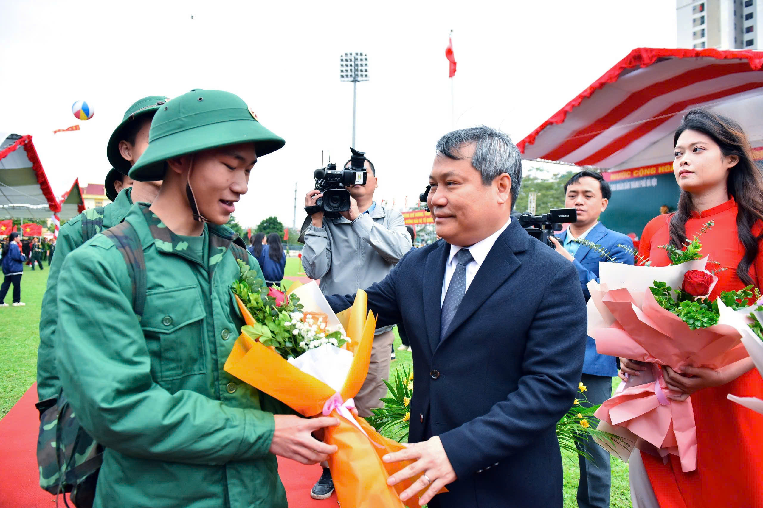 H&agrave; Nội rộn r&agrave;ng ng&agrave;y hội t&ograve;ng qu&acirc;n - Ảnh 8.