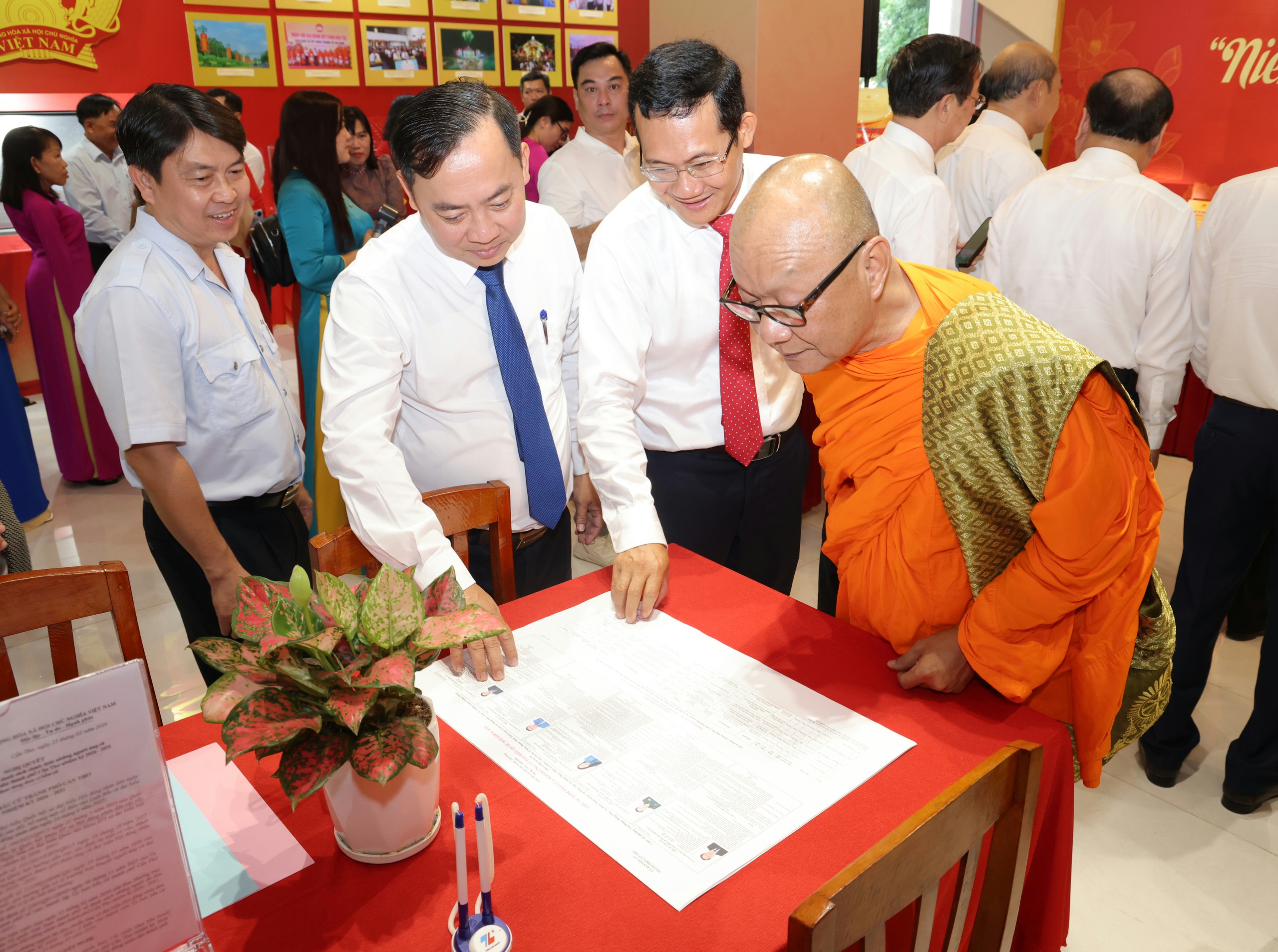Hơn 140 tư liệu q&uacute;y về bầu cử tại Cần Thơ , khẳng định vai tr&ograve; Quốc hội - Ảnh 3.