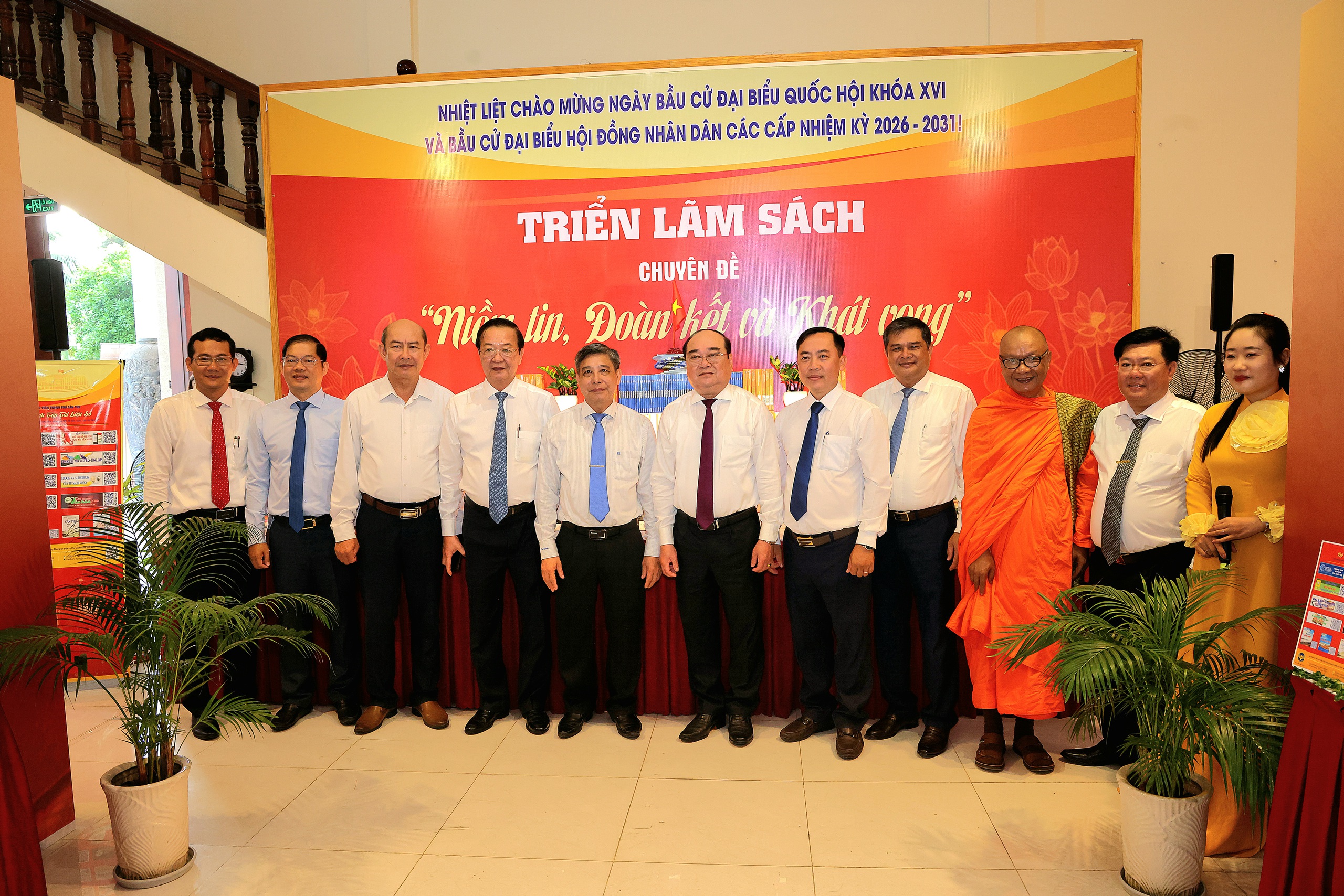Hơn 140 tư liệu qu&yacute; về bầu cử được giới thiệu tại Cần Thơ - Ảnh 1.