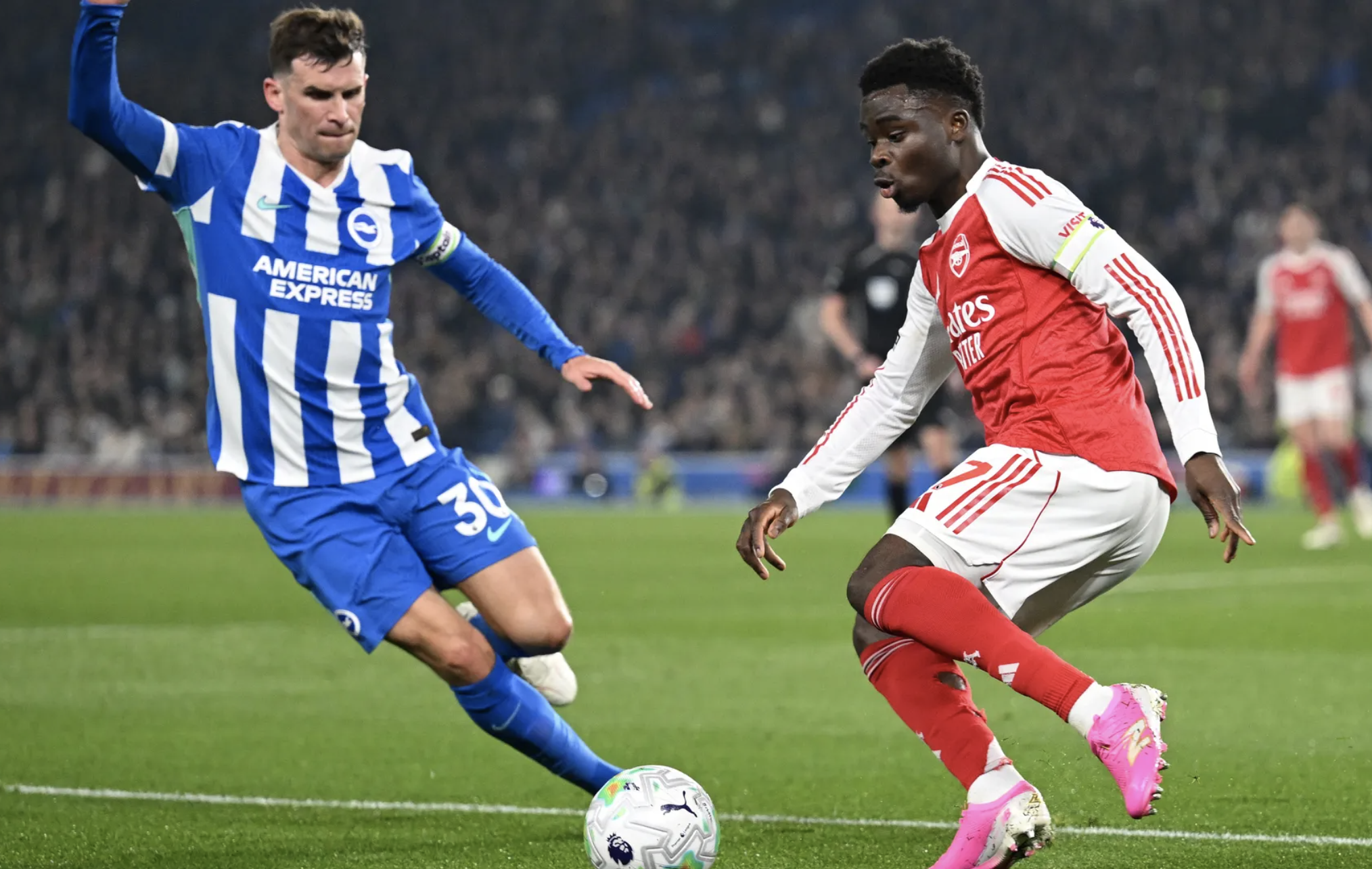 Bukayo Saka ghi bàn trận đấu thứ 300, Arsenal rộng cửa vô địch - Ảnh 1.