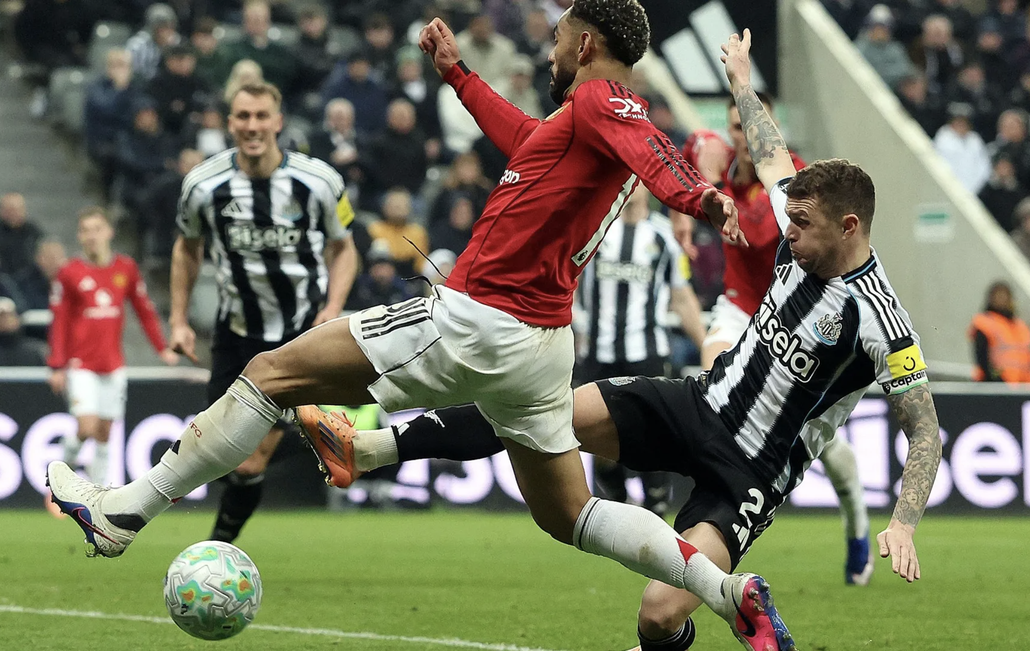 Siêu phẩm của Osula nhấn chìm "Quỷ đỏ", Carrick nhận thất bại đầu tiên với Man United - Ảnh 5.
