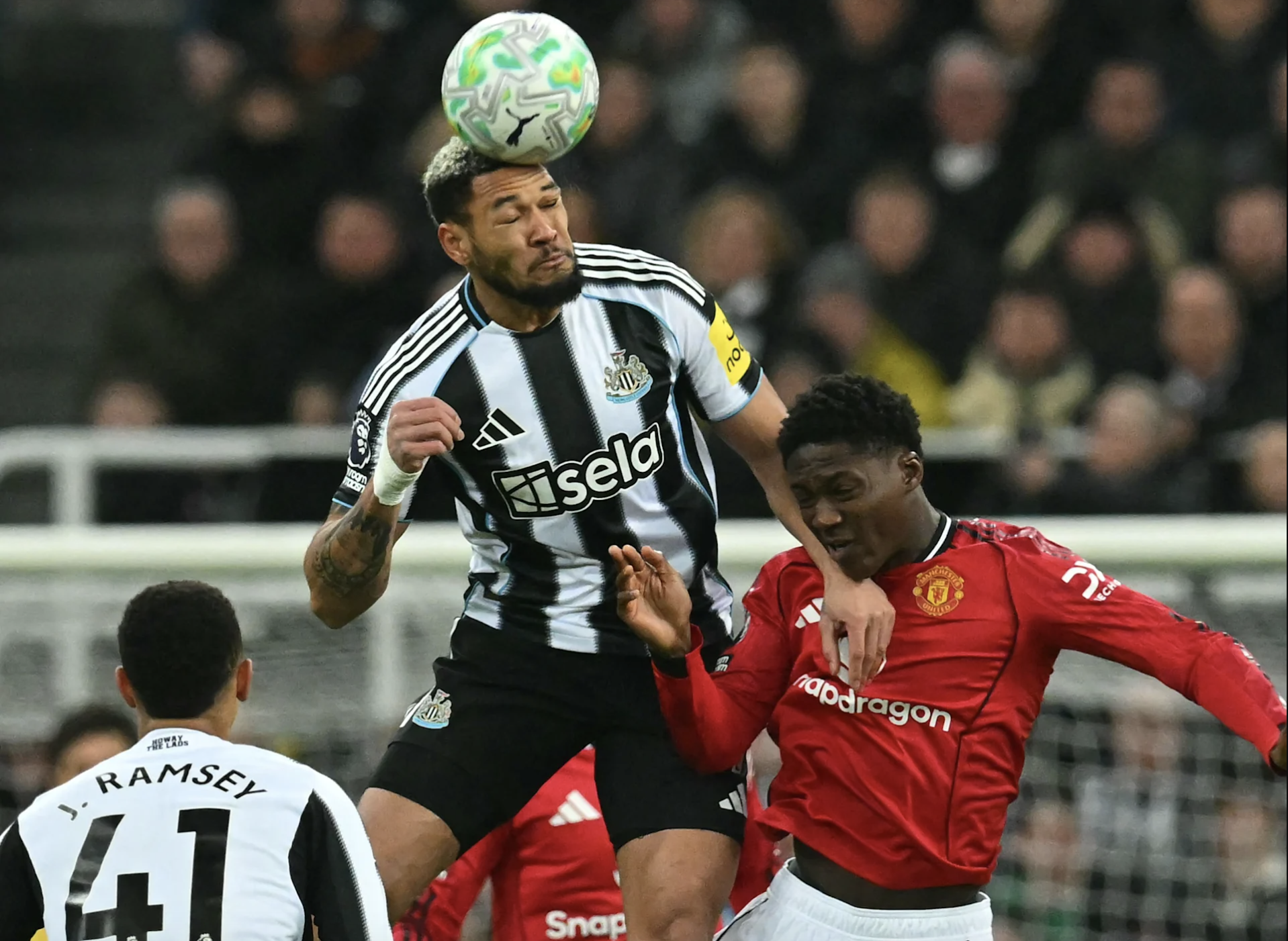Siêu phẩm của Osula nhấn chìm "Quỷ đỏ", Carrick nhận thất bại đầu tiên với Man United - Ảnh 1.