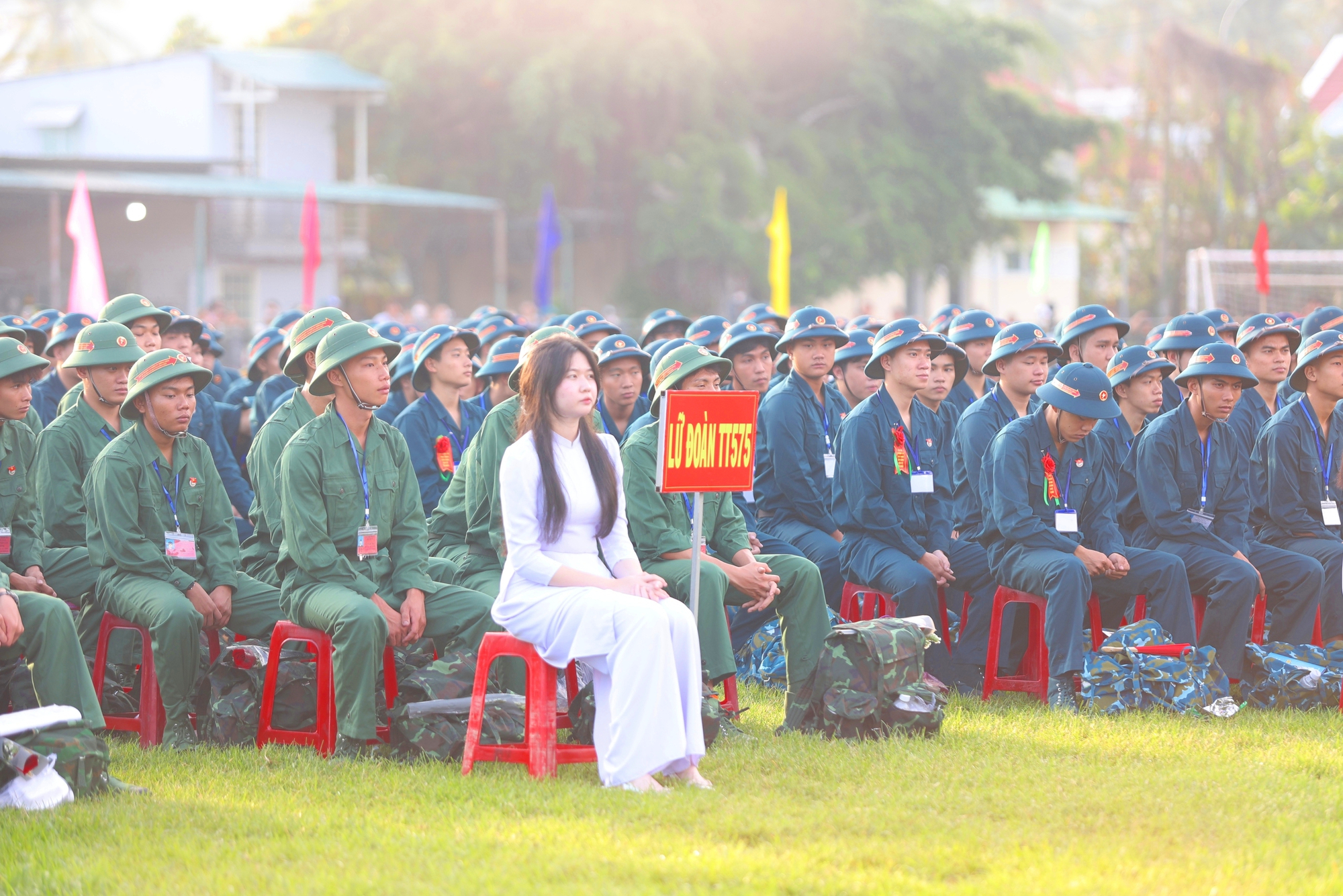 Kh&aacute;nh H&ograve;a: Hơn 1.300 thanh ni&ecirc;n viết đơn t&igrave;nh nguyện nhập ngũ - Ảnh 4.