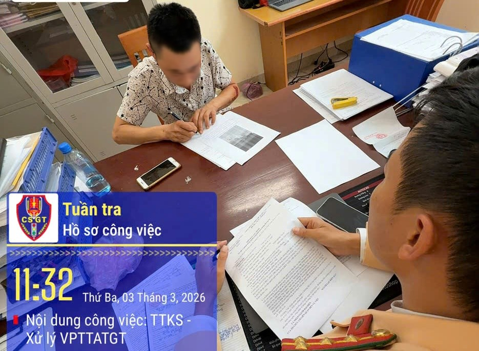 Xử phạt 2 người đ&agrave;n &ocirc;ng lạng l&aacute;ch đ&aacute;nh v&otilde;ng tr&ecirc;n quốc lộ 10 tại Hải Ph&ograve;ng - Ảnh 2.