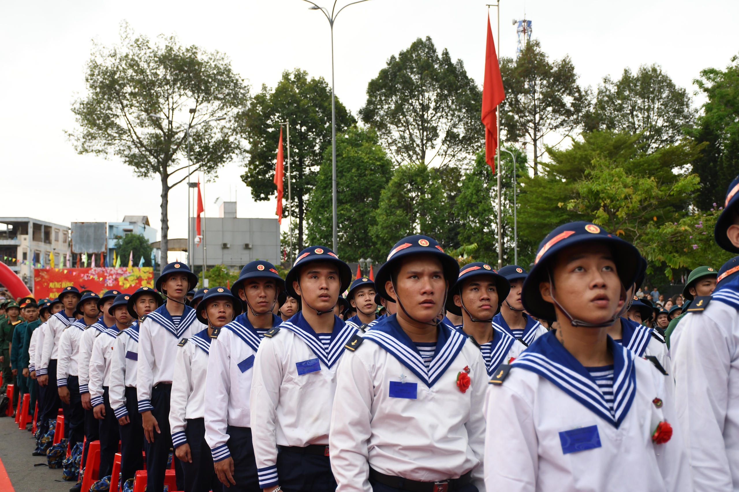 X&uacute;c động lễ giao nhận Qu&acirc;n thanh ni&ecirc;n Đồng Nai l&ecirc;n đường nhập ngũ năm 2026 - Ảnh 3.