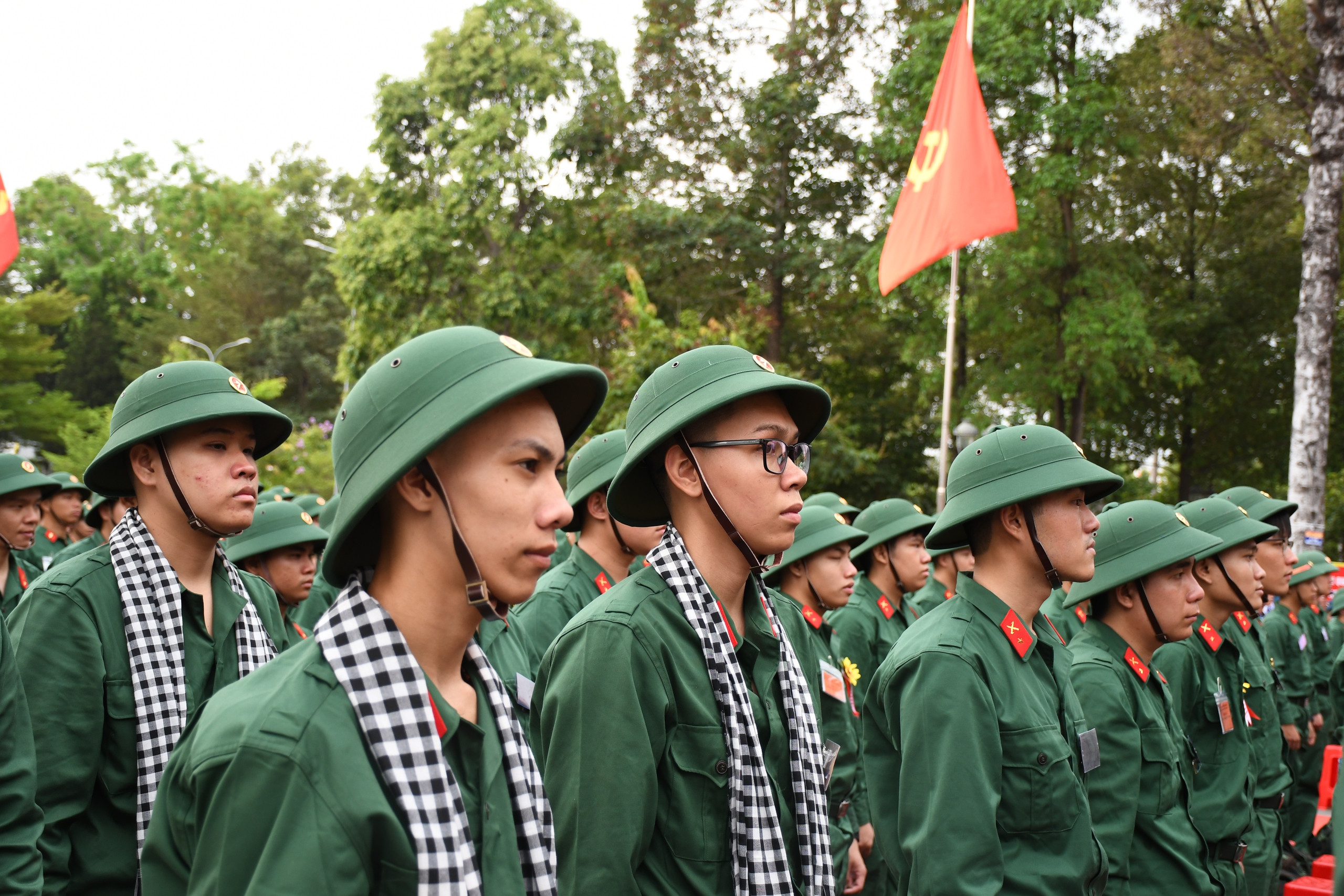 X&uacute;c động lễ giao nhận Qu&acirc;n thanh ni&ecirc;n Đồng Nai l&ecirc;n đường nhập ngũ năm 2026 - Ảnh 4.