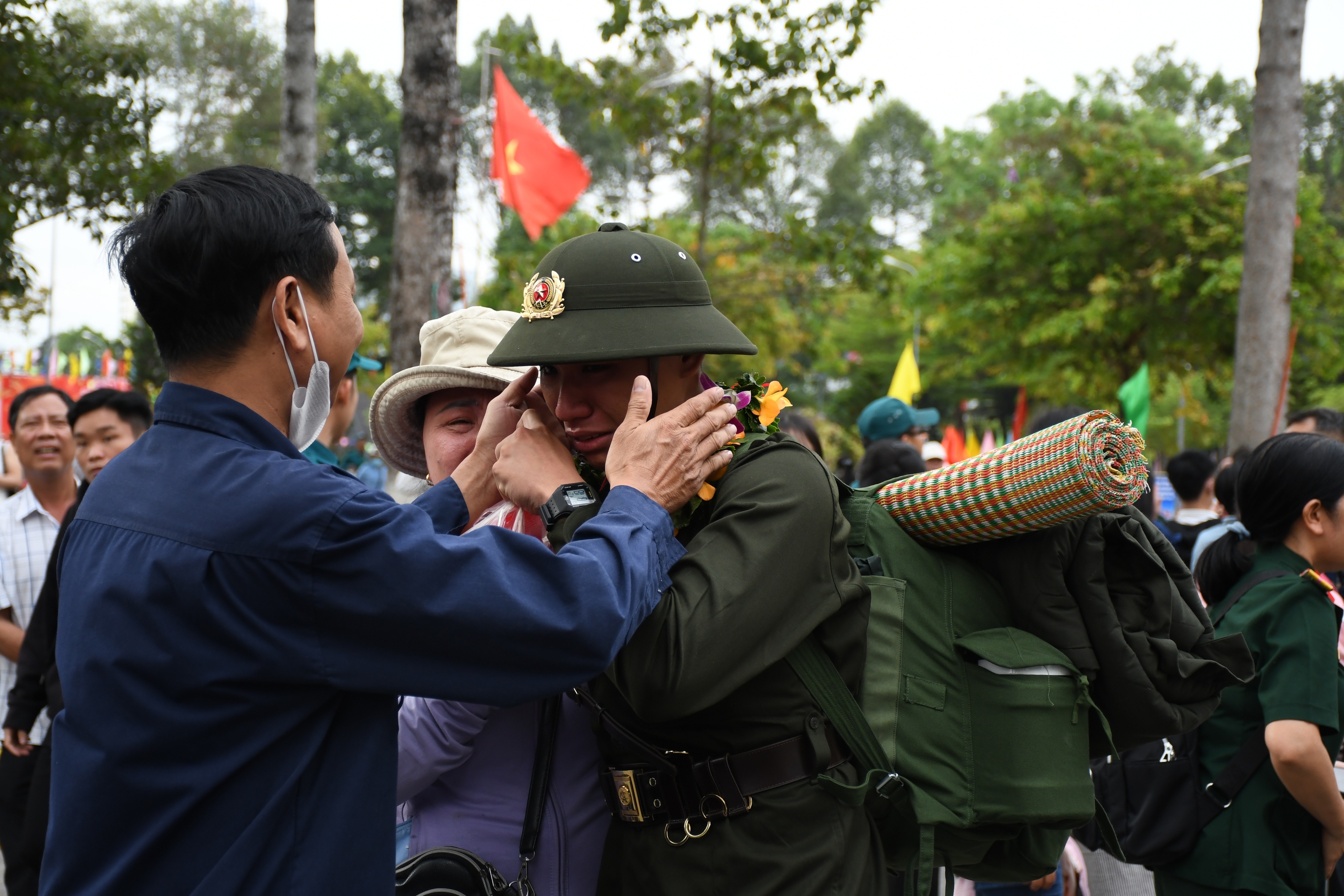 X&uacute;c động lễ giao nhận Qu&acirc;n thanh ni&ecirc;n Đồng Nai l&ecirc;n đường nhập ngũ năm 2026 - Ảnh 18.