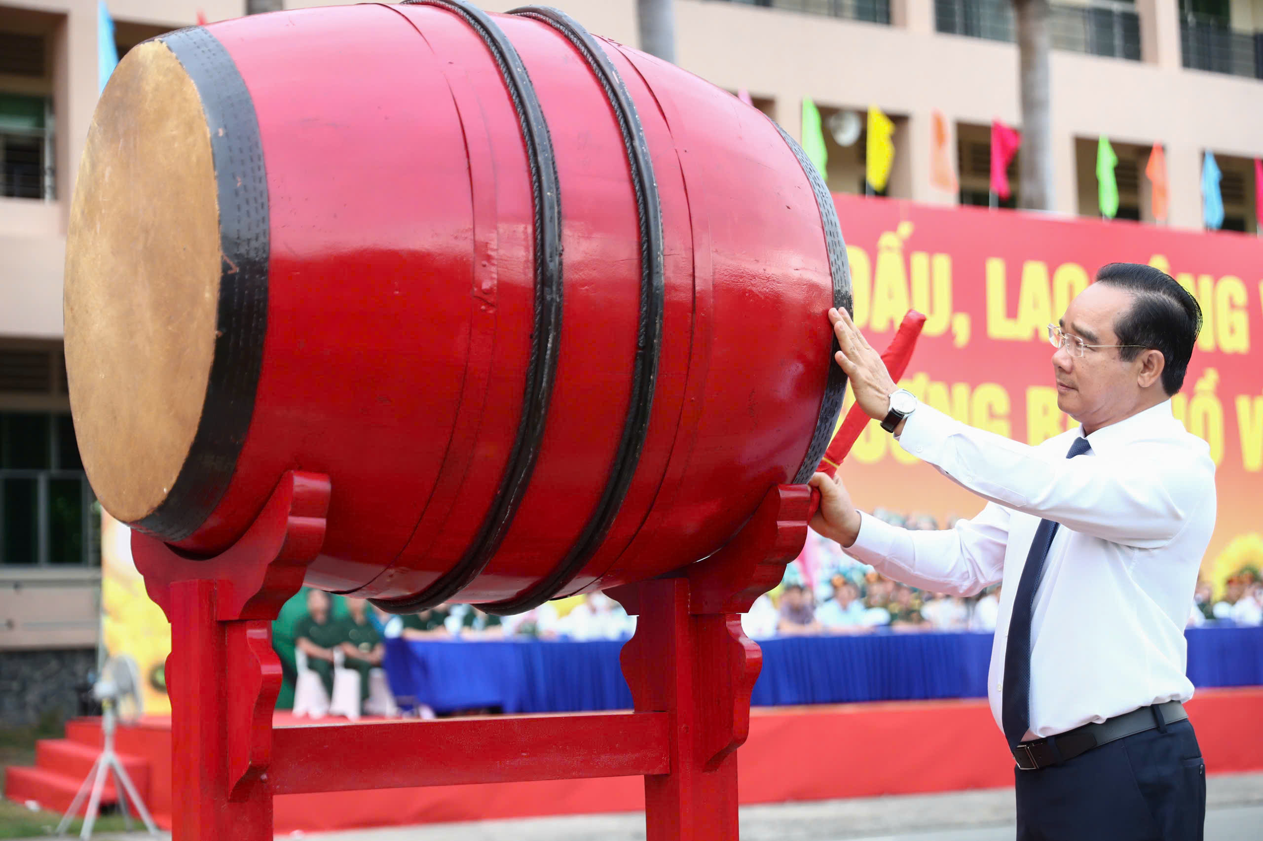 Lớp thanh niên đầu tiên của TPHCM sau sáp nhập lên đường nhập ngũ - Ảnh 3.