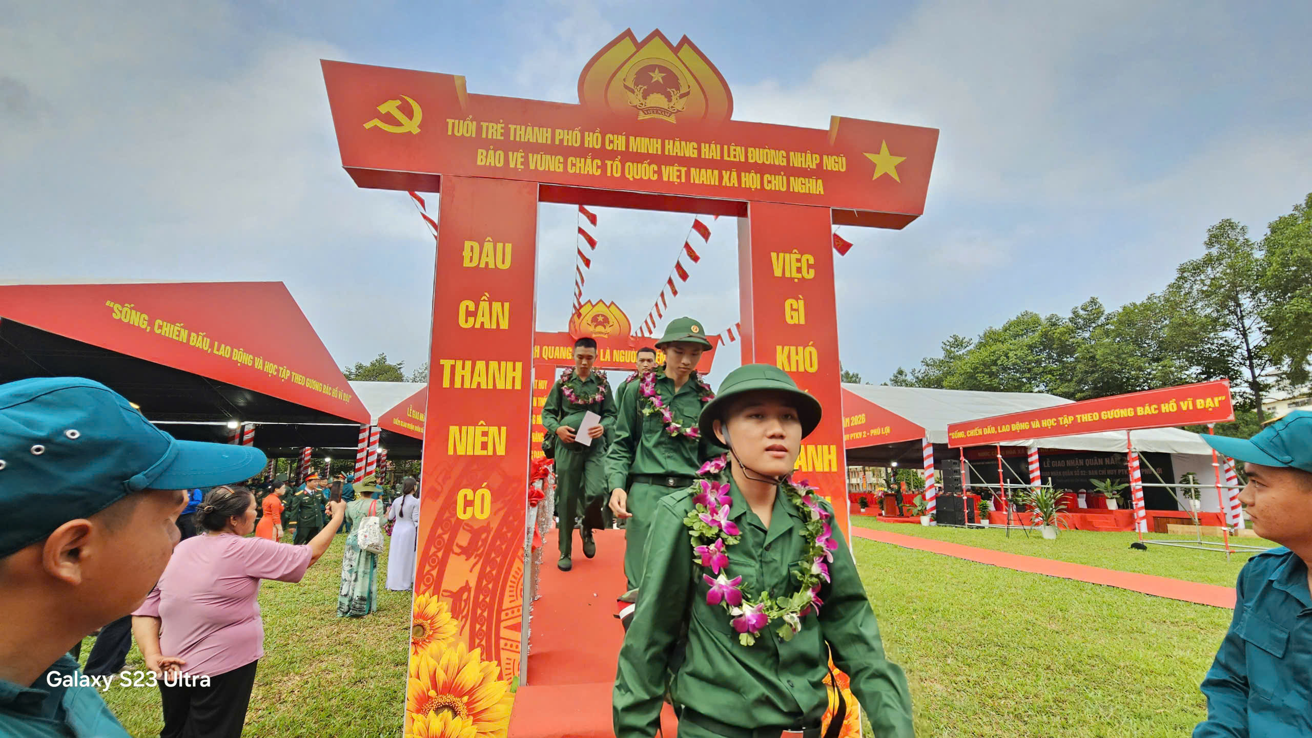 Lễ giao nhận qu&acirc;n TPHCM 2026: T&ocirc;n vinh thanh ni&ecirc;n l&ecirc;n đường thực hiện nhiệm vụ - Ảnh 2.