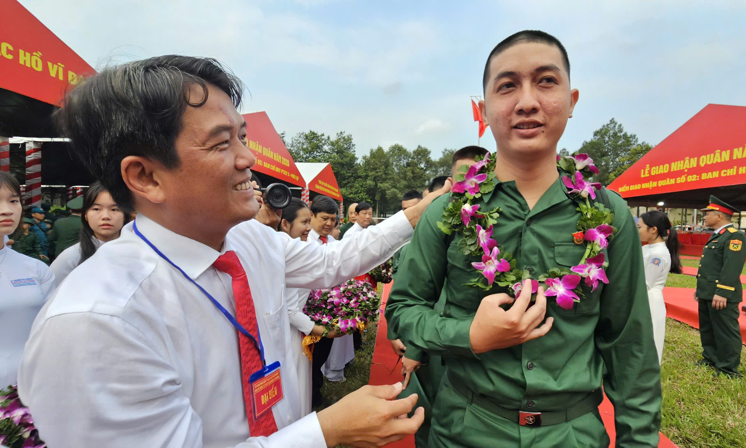 Lễ giao nhận qu&acirc;n TPHCM 2026: T&ocirc;n vinh thanh ni&ecirc;n l&ecirc;n đường thực hiện nhiệm vụ - Ảnh 10.