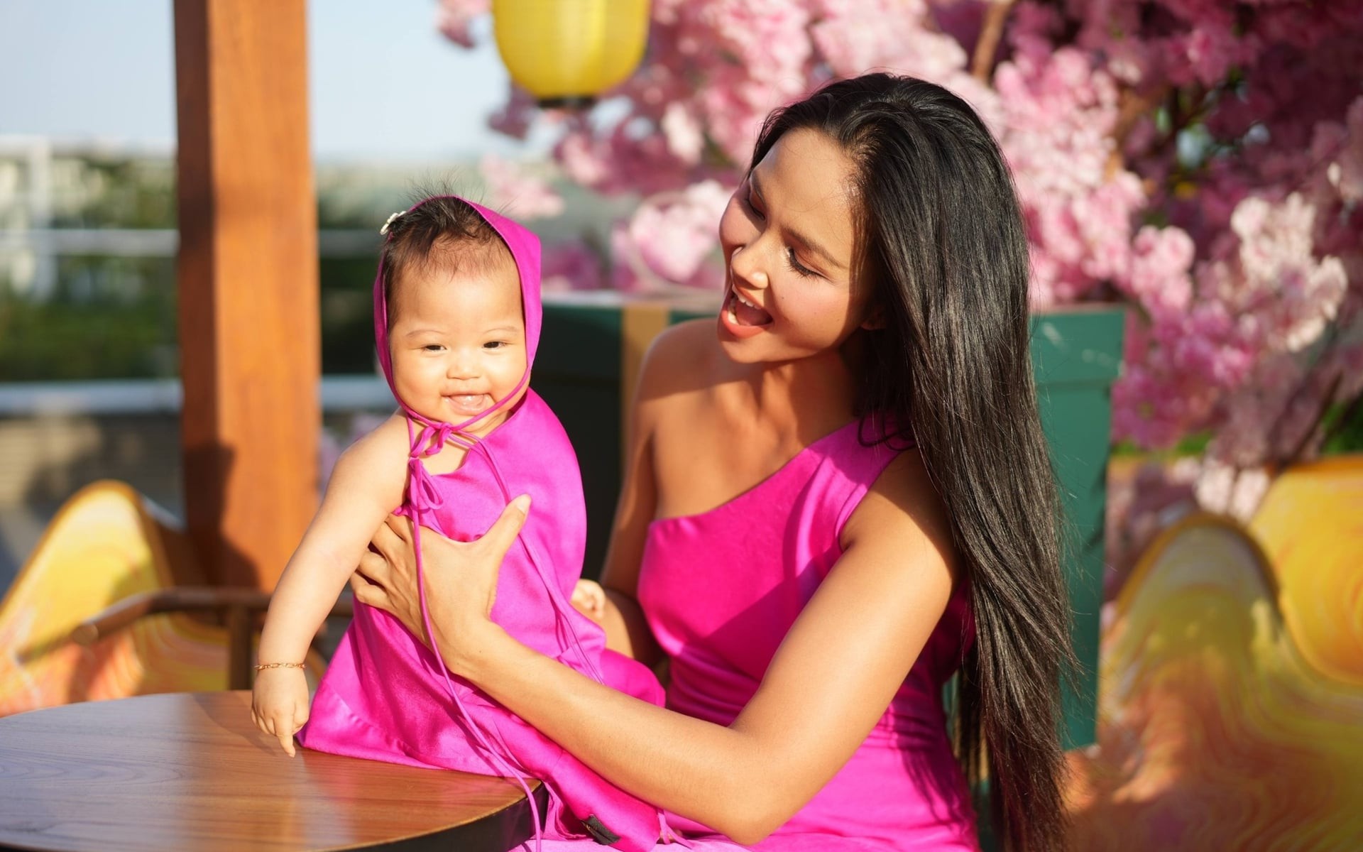 H'Hen Niê được lòng "mẹ bỉm"