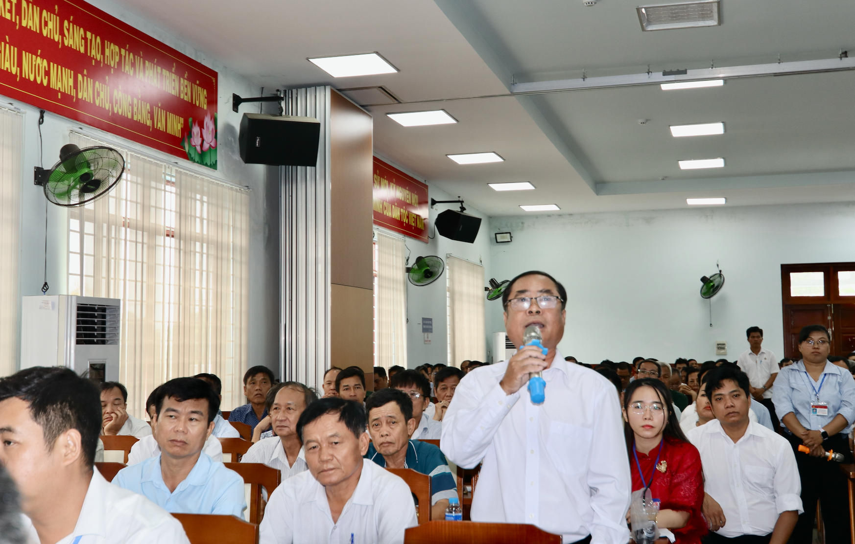 Chủ tịch Quốc hội Trần Thanh Mẫn tiếp x&uacute;c cử tri 3 x&atilde; v&ugrave;ng ven TPHCM - Ảnh 3.