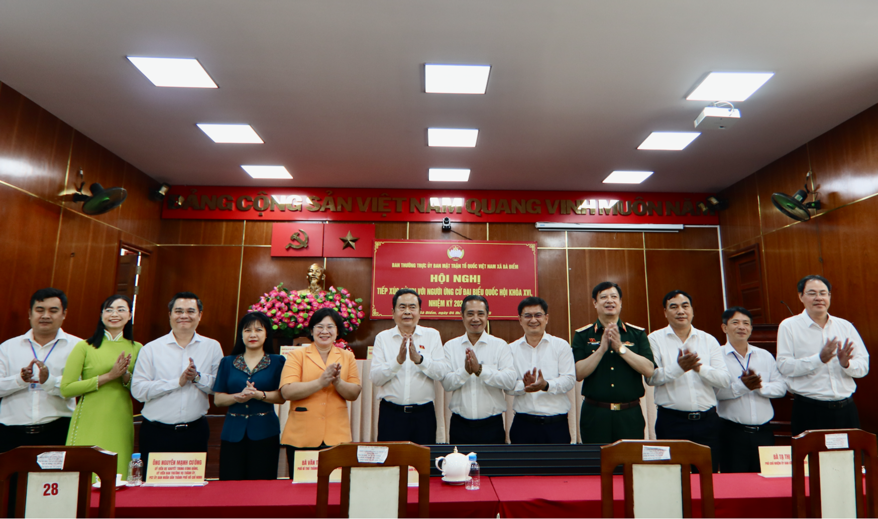 Chủ tịch Quốc hội Trần Thanh Mẫn tiếp x&uacute;c cử tri 3 x&atilde; v&ugrave;ng ven TPHCM - Ảnh 4.