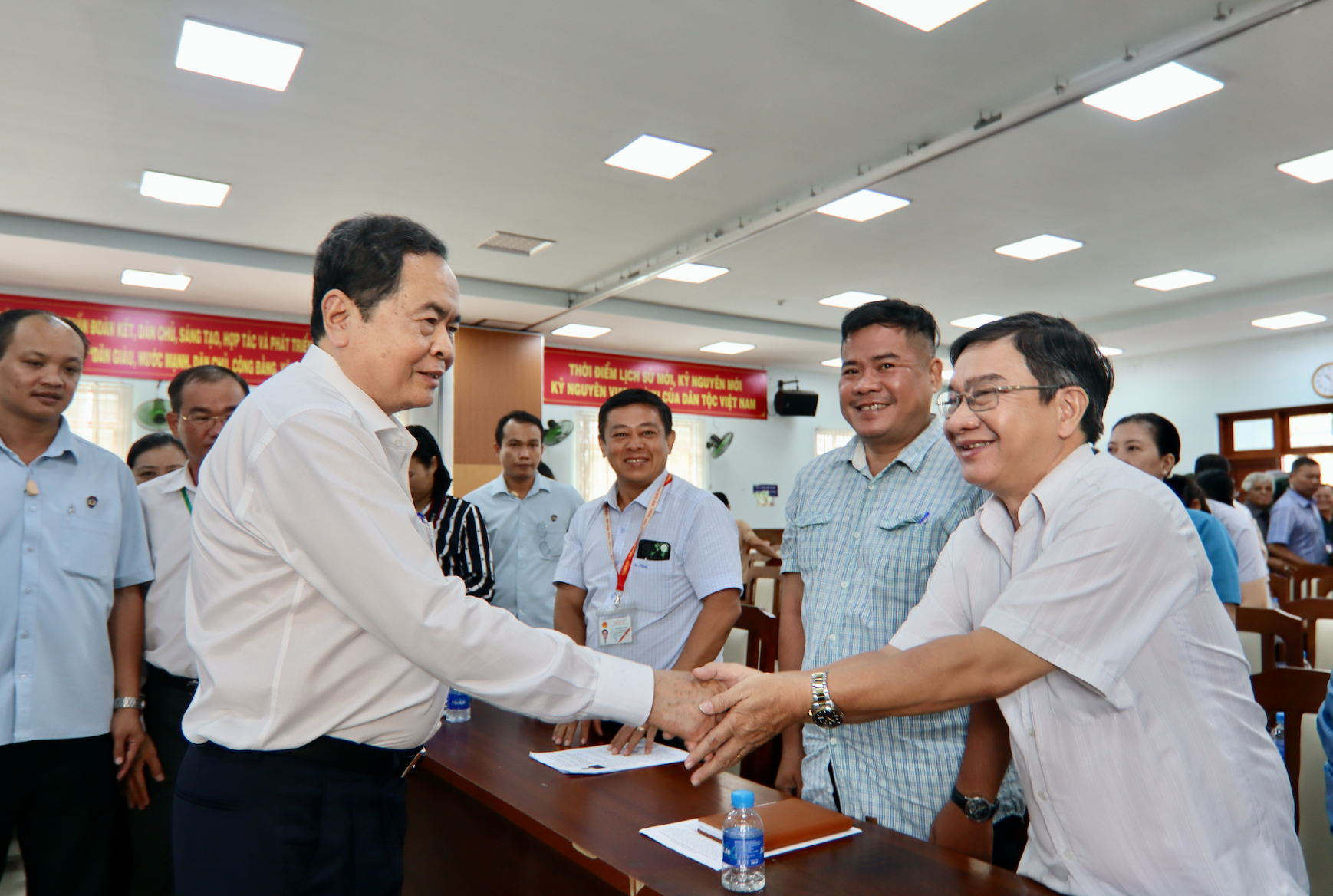 Chủ tịch Quốc hội Trần Thanh Mẫn tiếp x&uacute;c cử tri 3 x&atilde; v&ugrave;ng ven TPHCM - Ảnh 5.