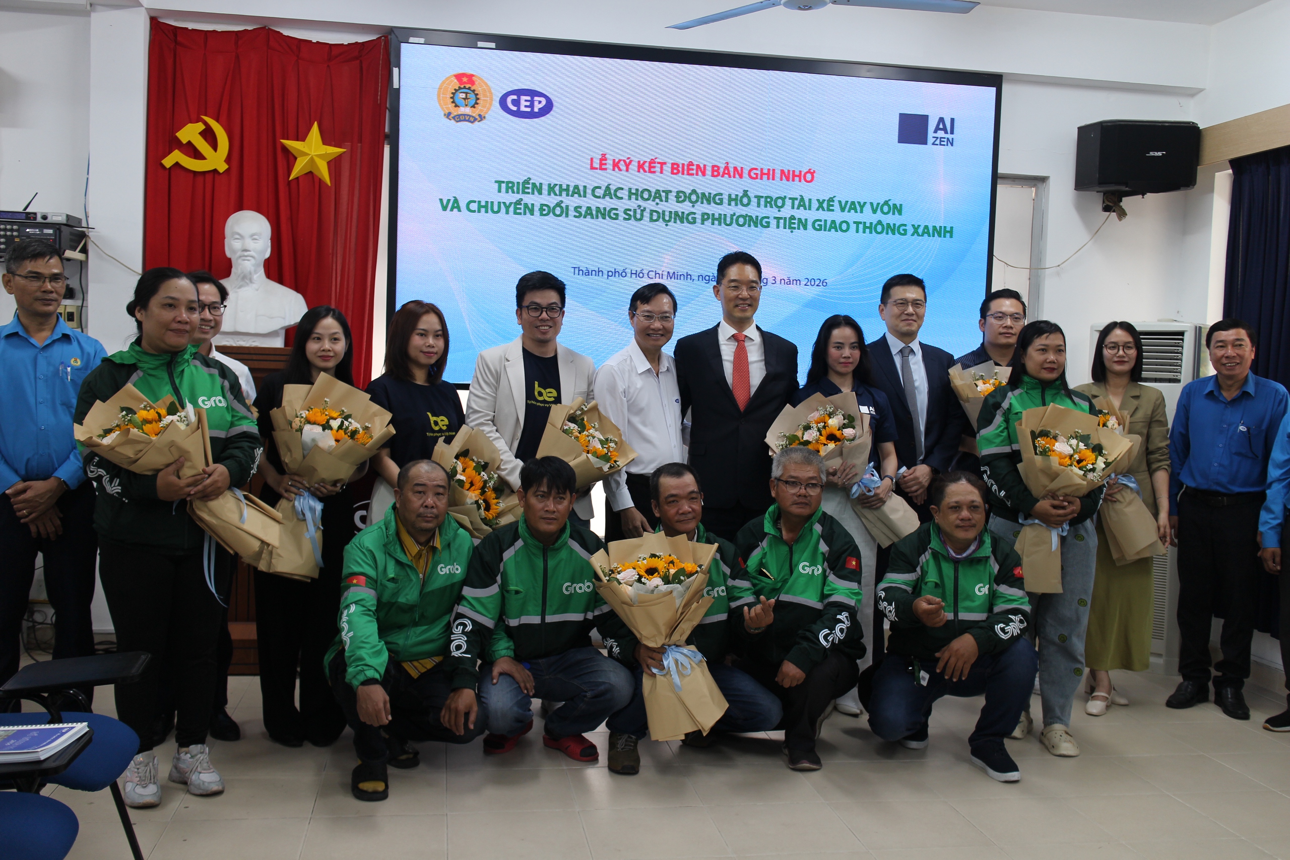 C&aacute;ch t&agrave;i xế xe &ocirc;m c&ocirc;ng nghệ được hỗ trợ để đổi từ xe xăng sang xe điện - Ảnh 3.
